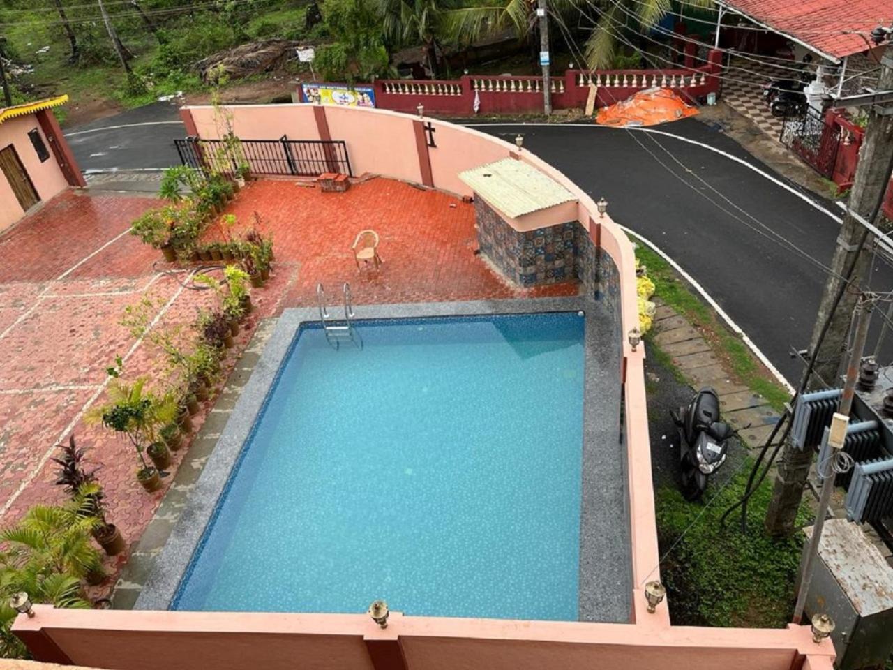 3 BHK with Pool, Arpoa - Coconut Tree Road, close by Baga and Anjuna Beach, North Goa view 2