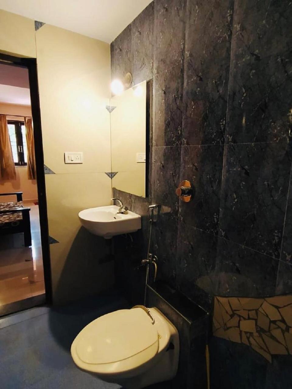 3 BHK with Pool, Arpoa - Coconut Tree Road, close by Baga and Anjuna Beach, North Goa view 3