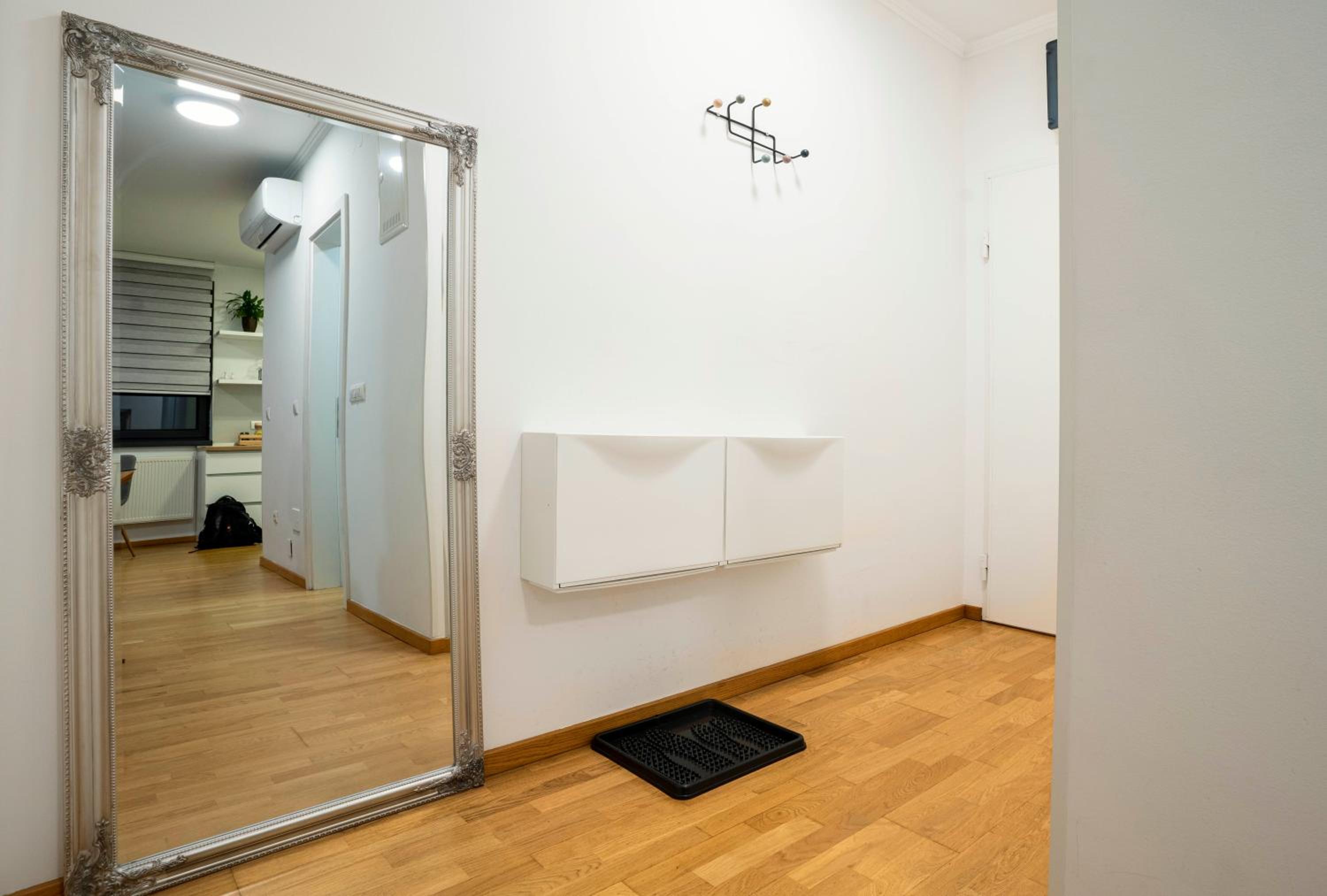 Sunny Modern 1-Bedroom Apartment