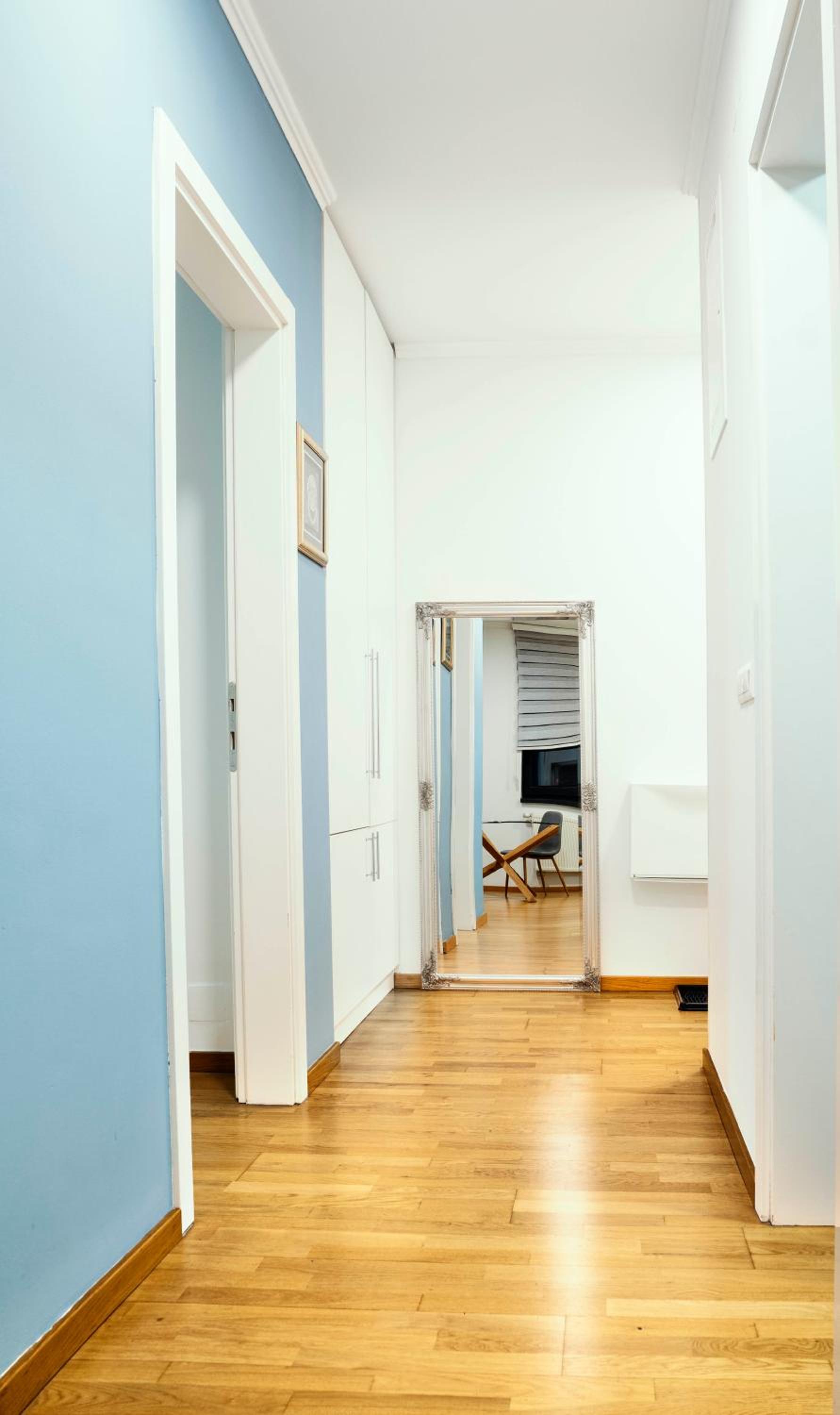 Sunny Modern 1-Bedroom Apartment