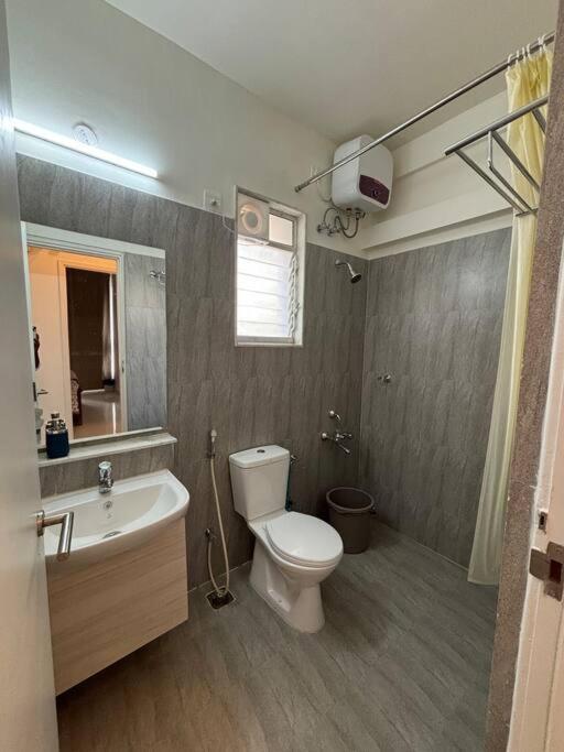 Retro Vintage Retreat 2BHK Apt Zennova Stays, 5mins from Dabolim Airport view 5