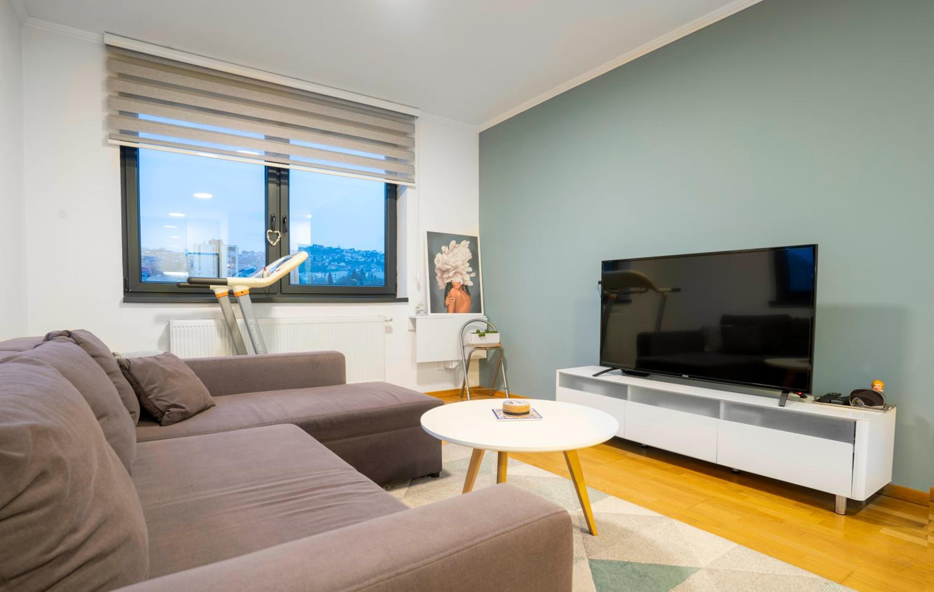 Sunny Modern 1-Bedroom Apartment