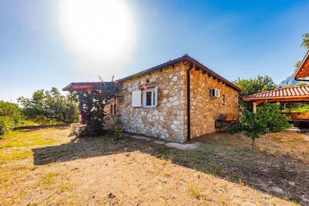Siar The Small Villa by PikHost