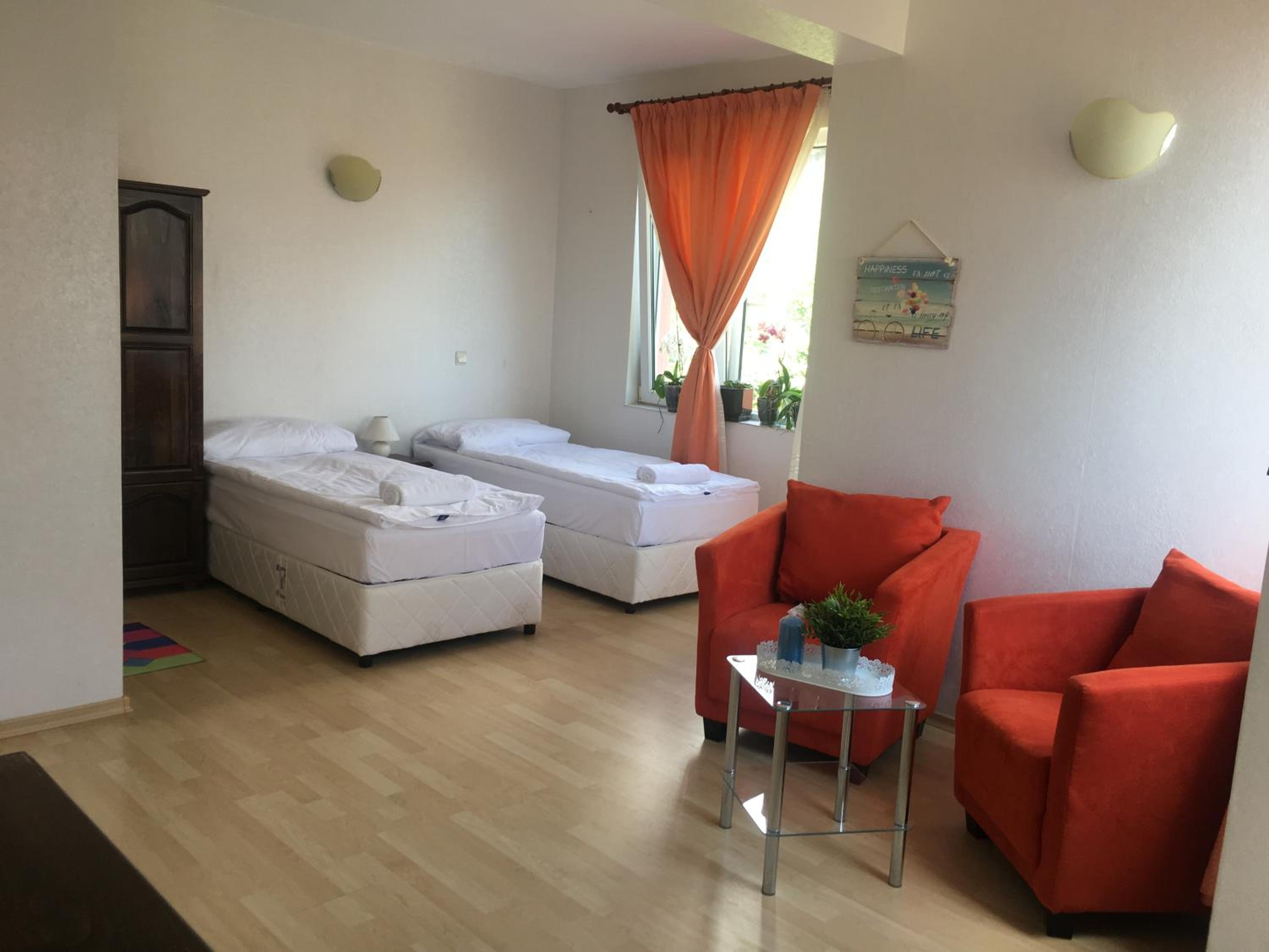 Sunray Guest House, Private Rooms & Apartment with Lovely Sea View