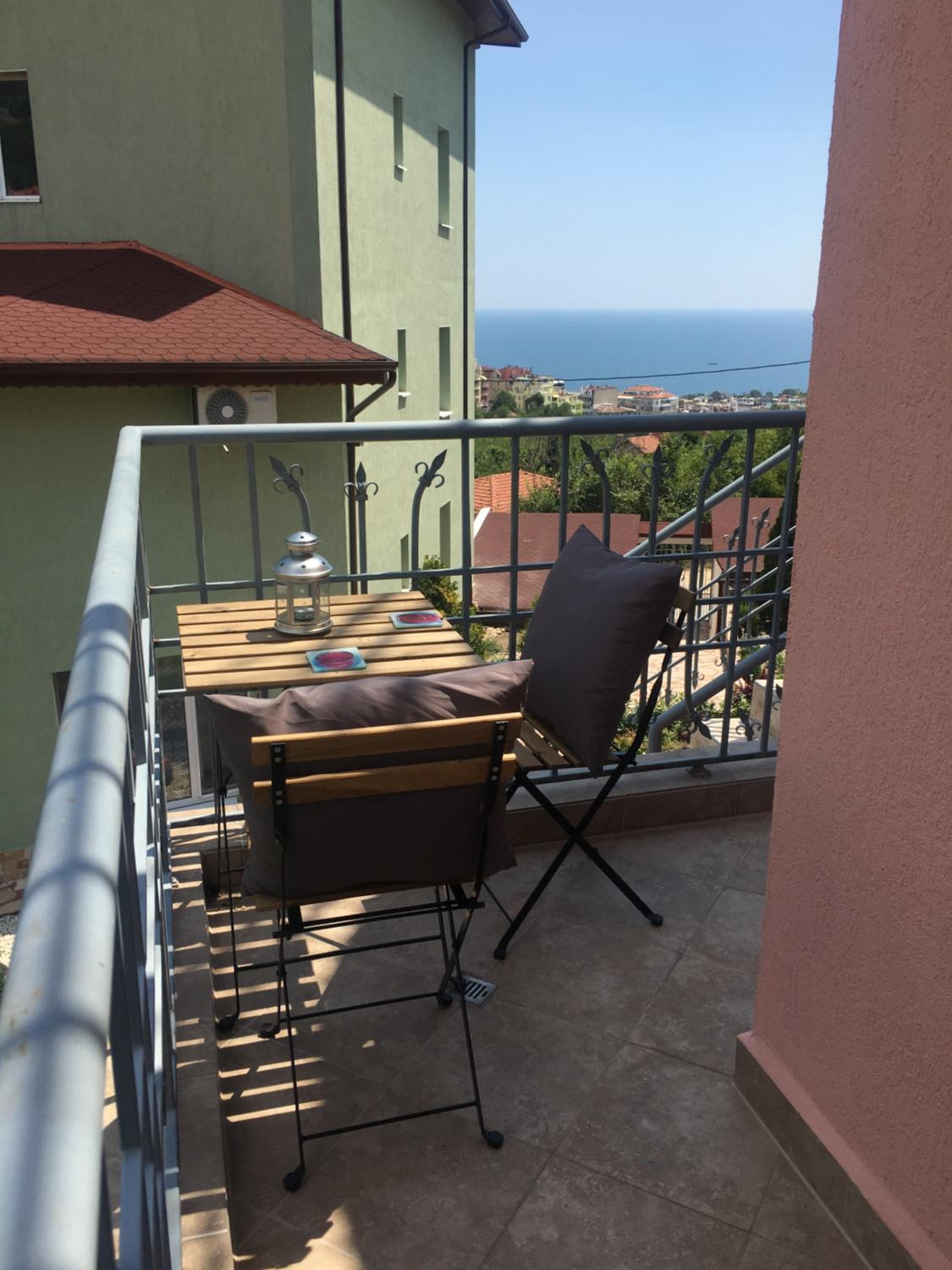 Sunray Guest House, Private Rooms & Apartment with Lovely Sea View