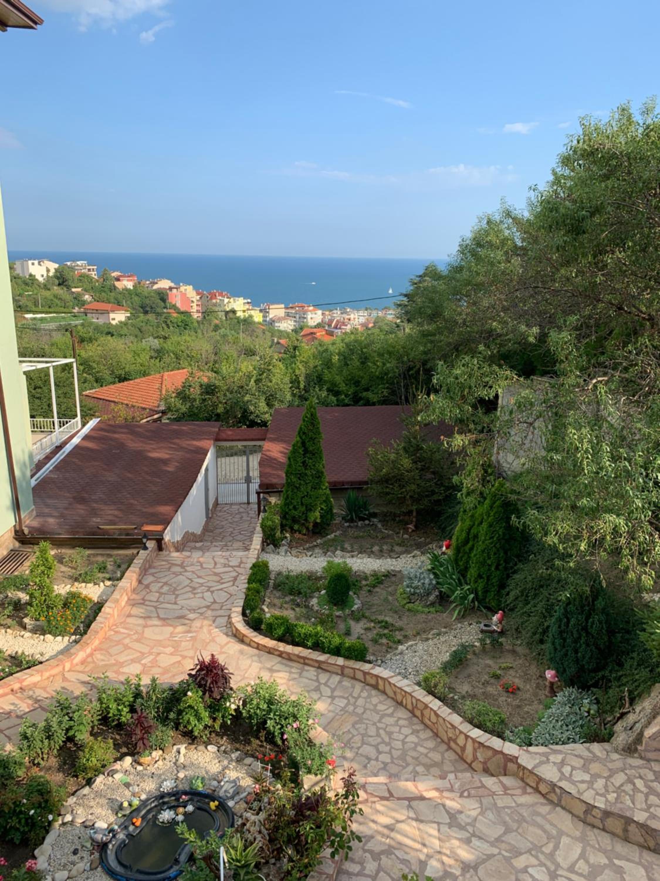 Sunray Guest House, Private Rooms & Apartment with Lovely Sea View