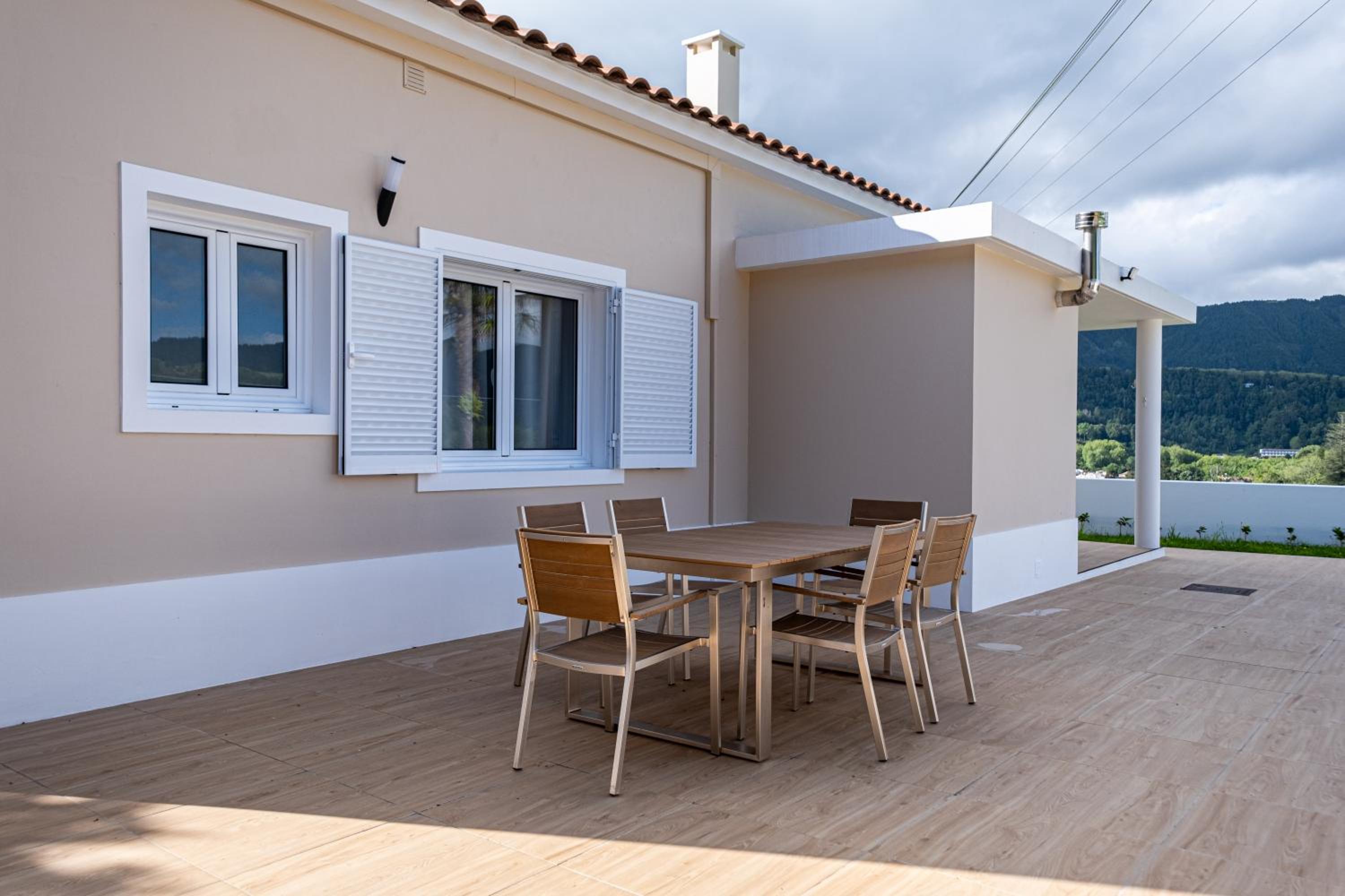 Home In Green Caldera view 3