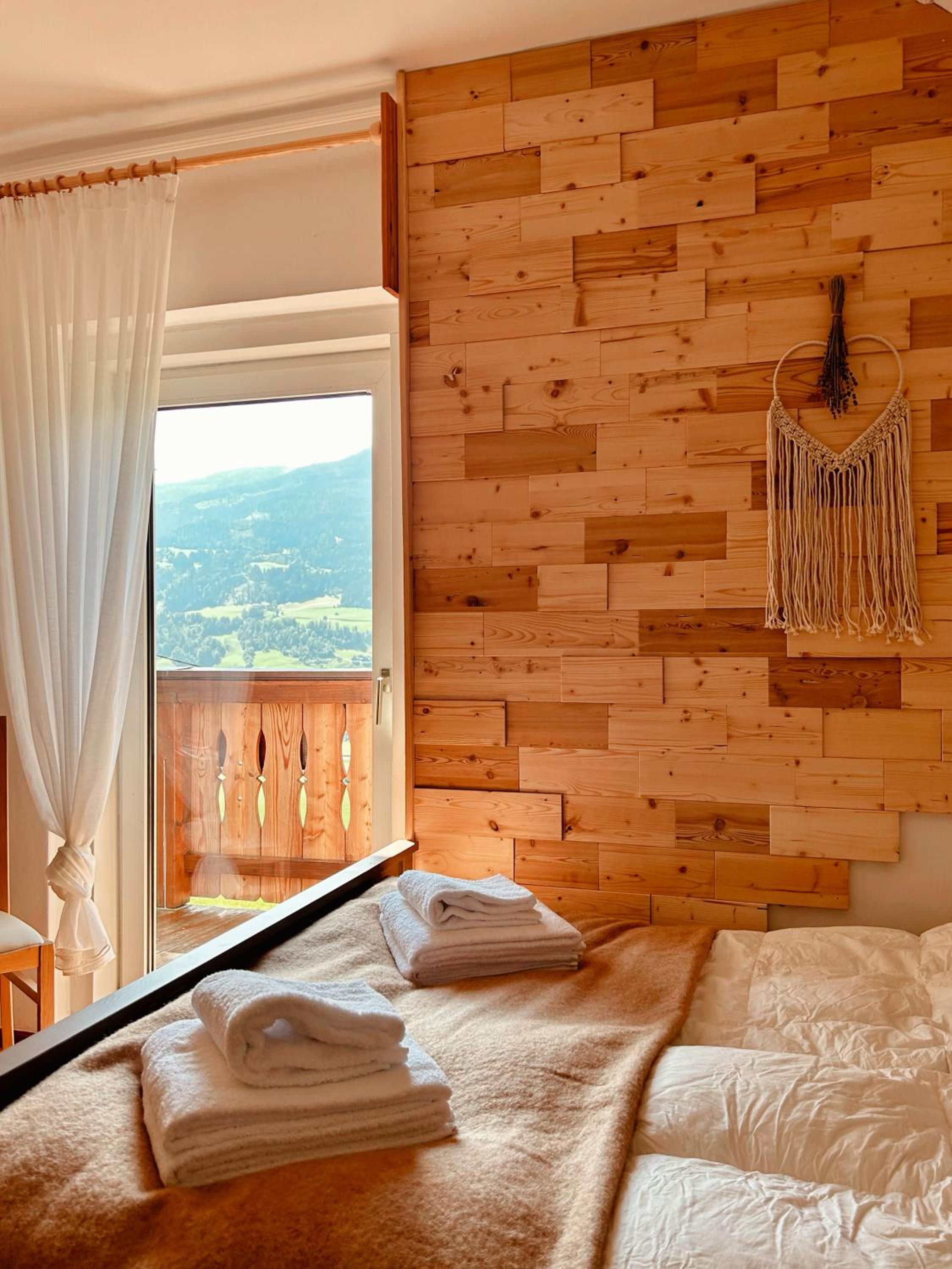 CHILLHAUS Pear Mountain by AA Holiday Homes