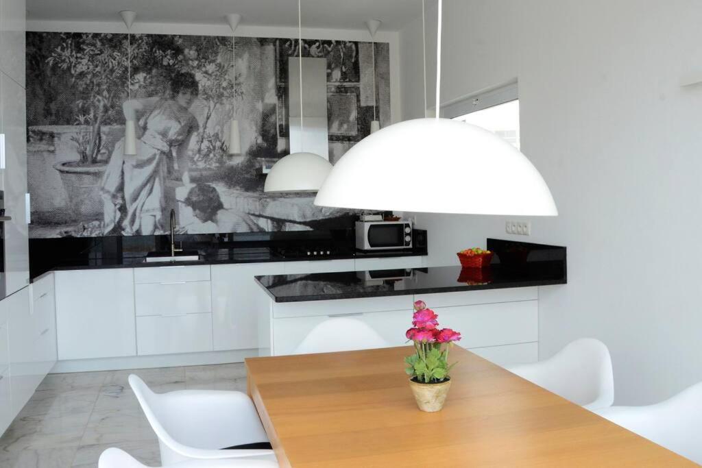 Beautiful Seafront Villa-Mindelo