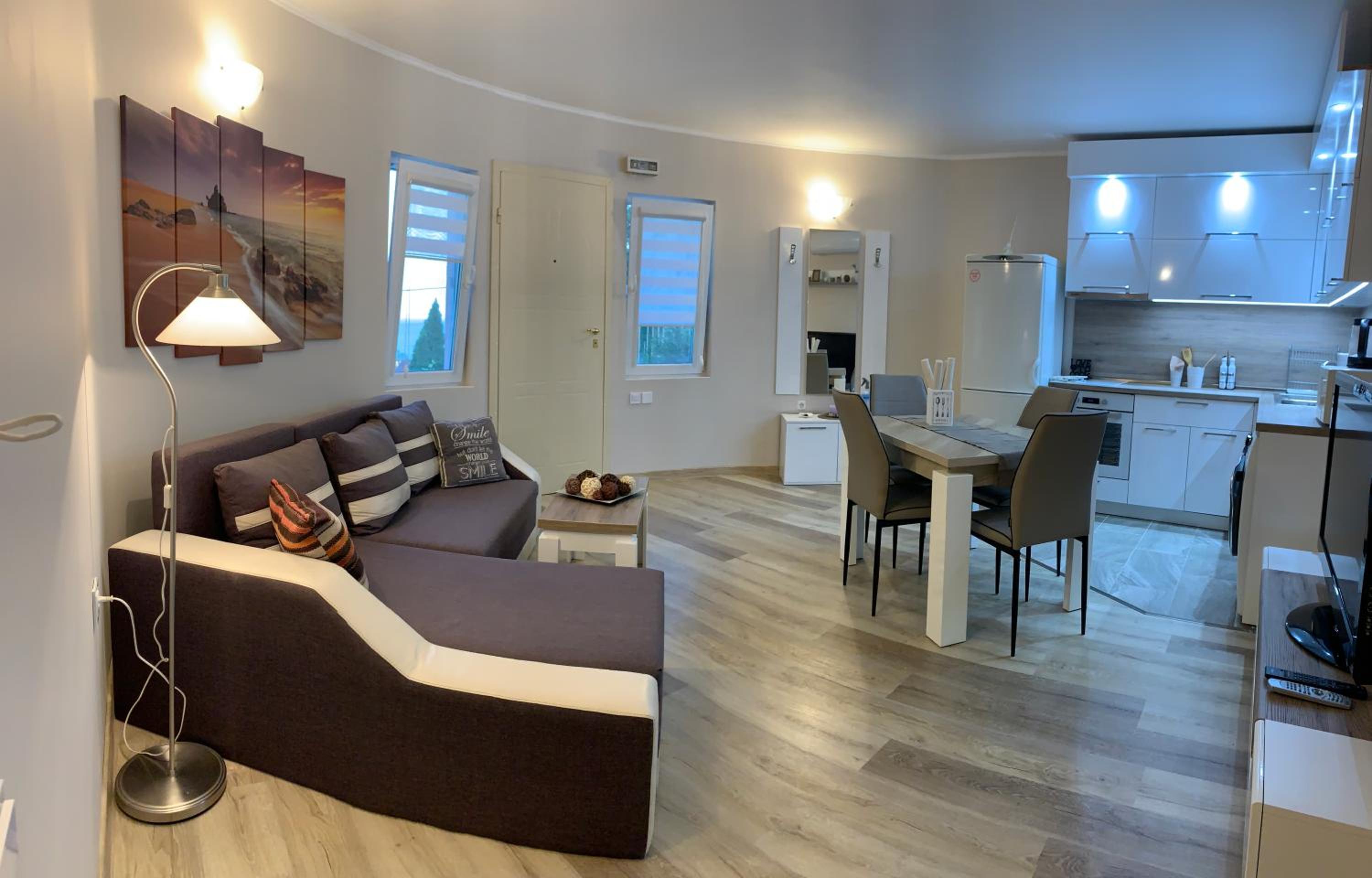 Sunray Guest House, Private Rooms & Apartment with Lovely Sea View