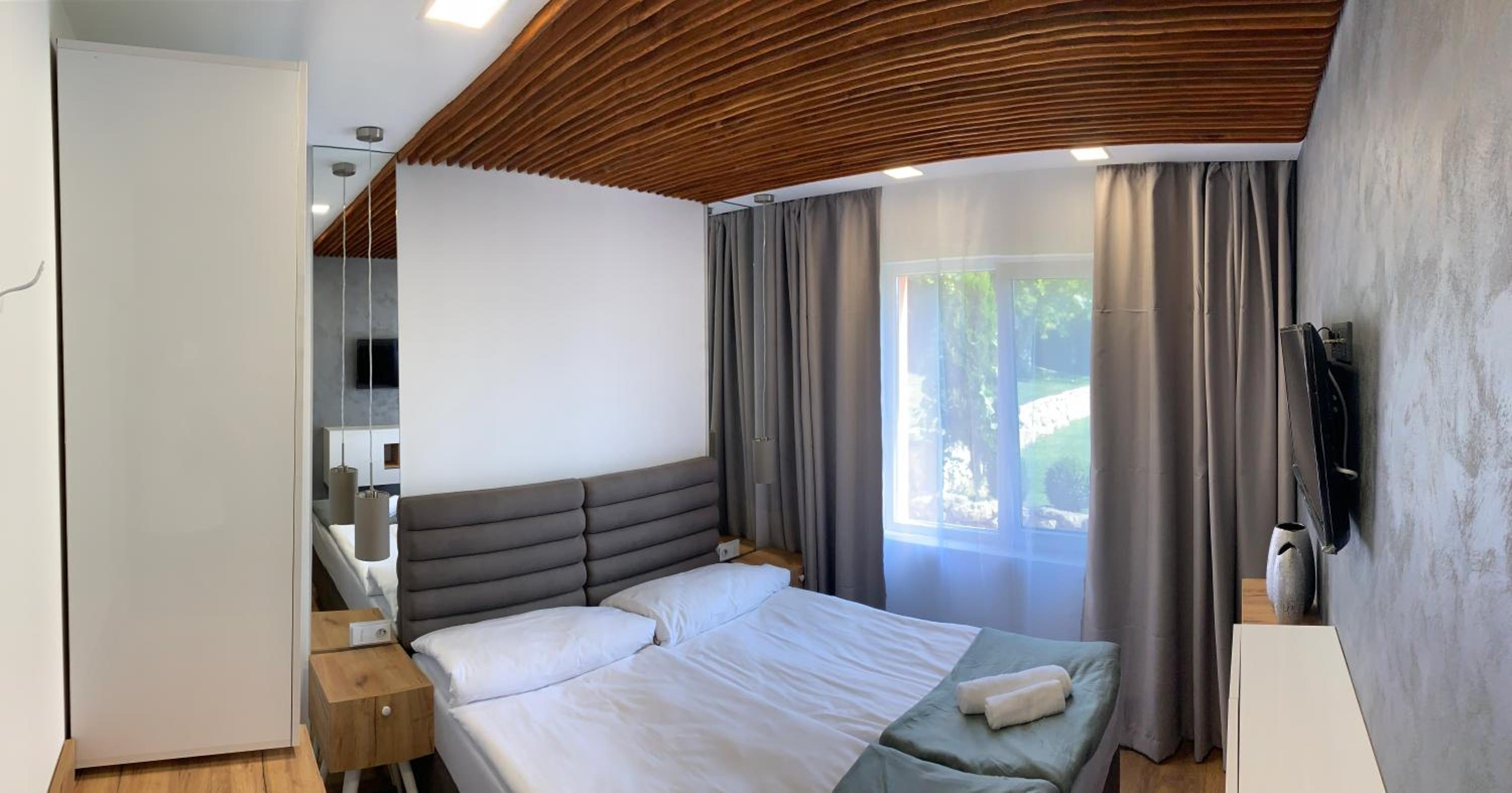 Sunray Guest House, Private Rooms & Apartment with Lovely Sea View