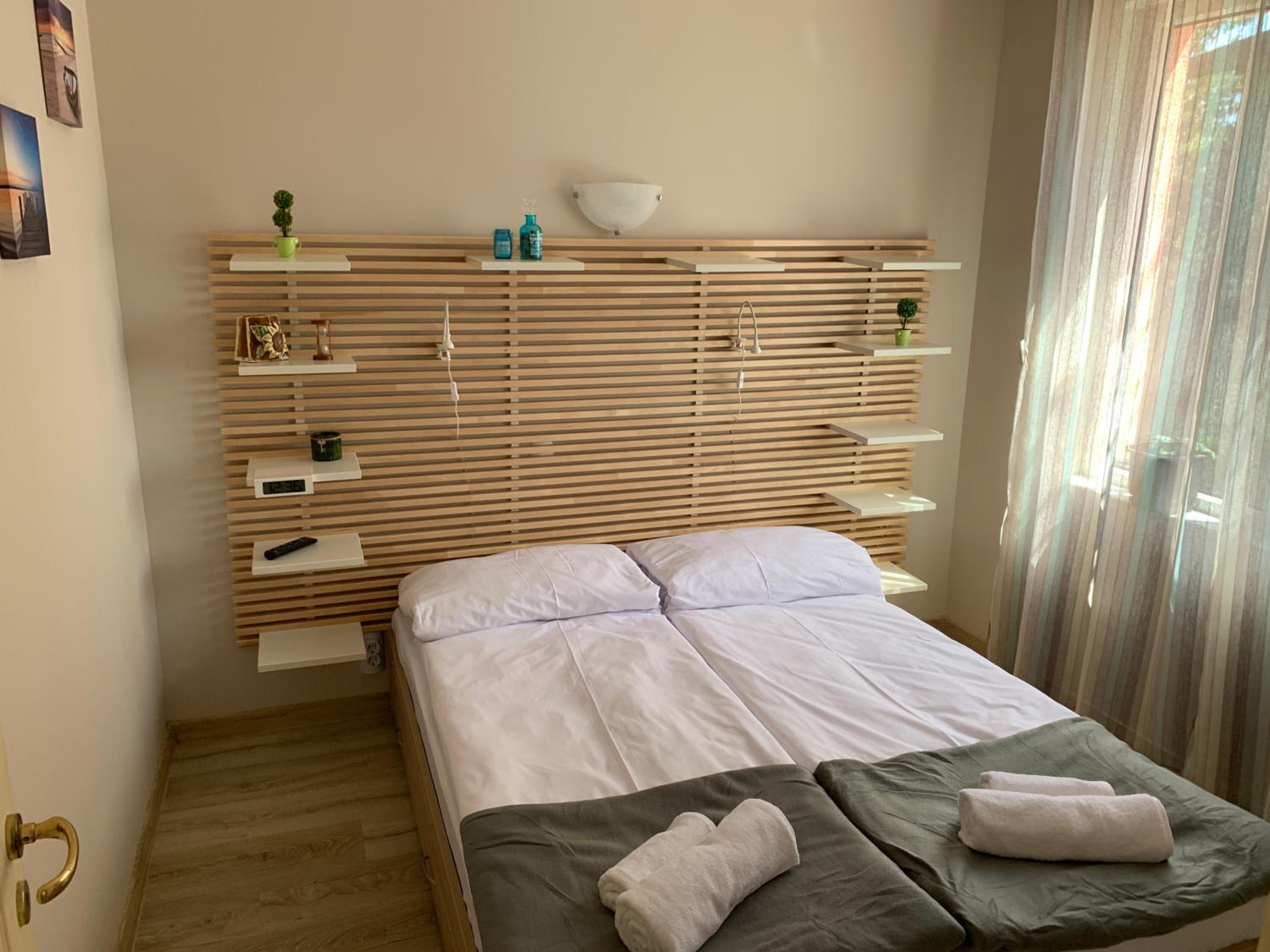 Sunray Guest House, Private Rooms & Apartment with Lovely Sea View