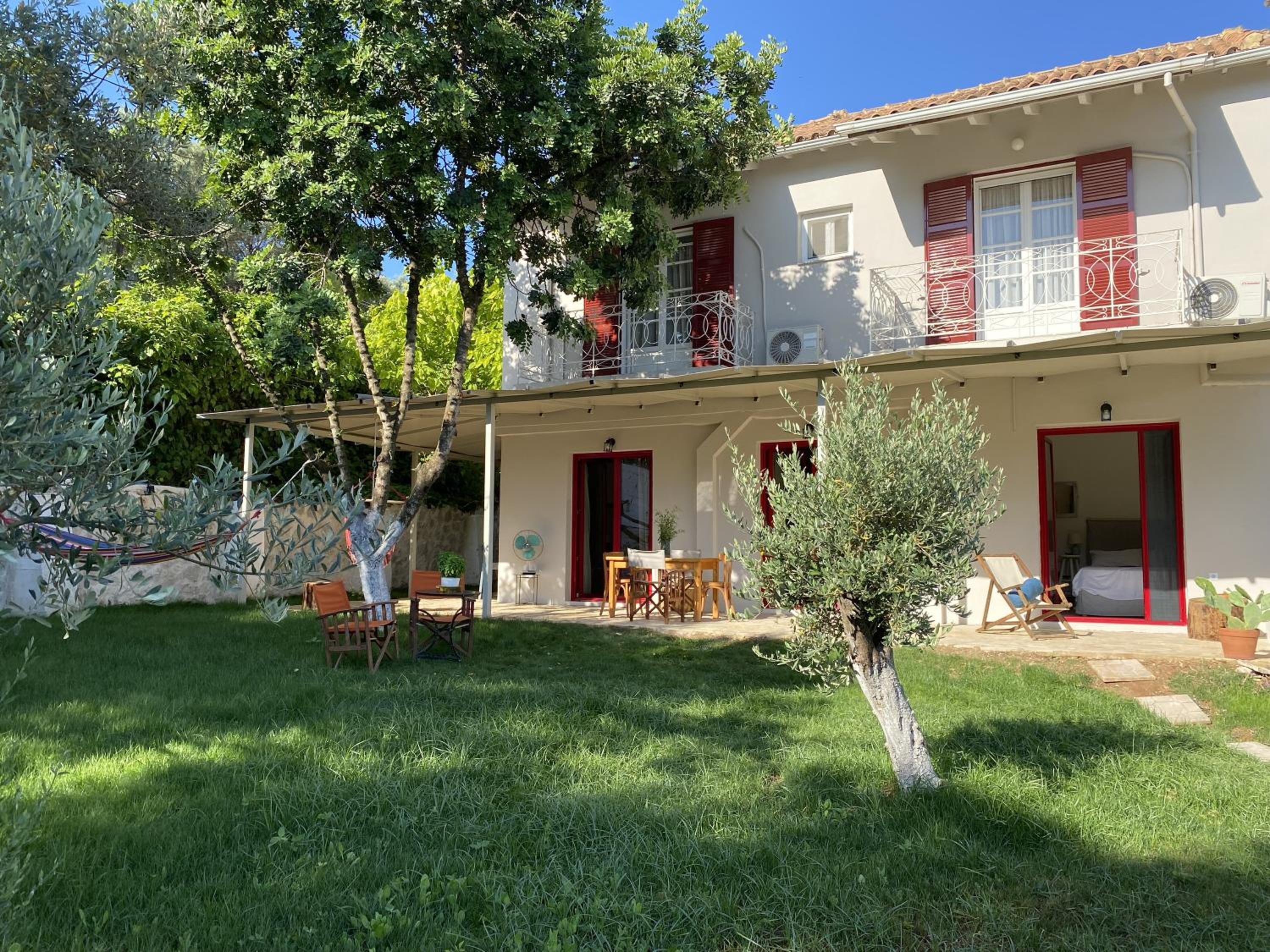 Cozy 2-bdrm-house With Garden view 2