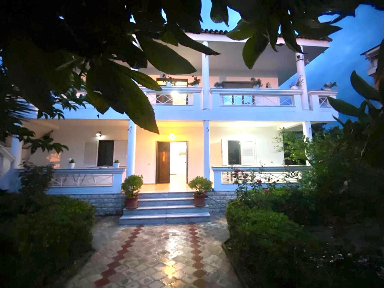 White Star Villa - Studio Apartments with Parking