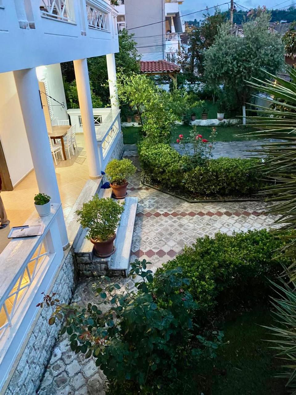 White Star Villa - Studio Apartments with Parking