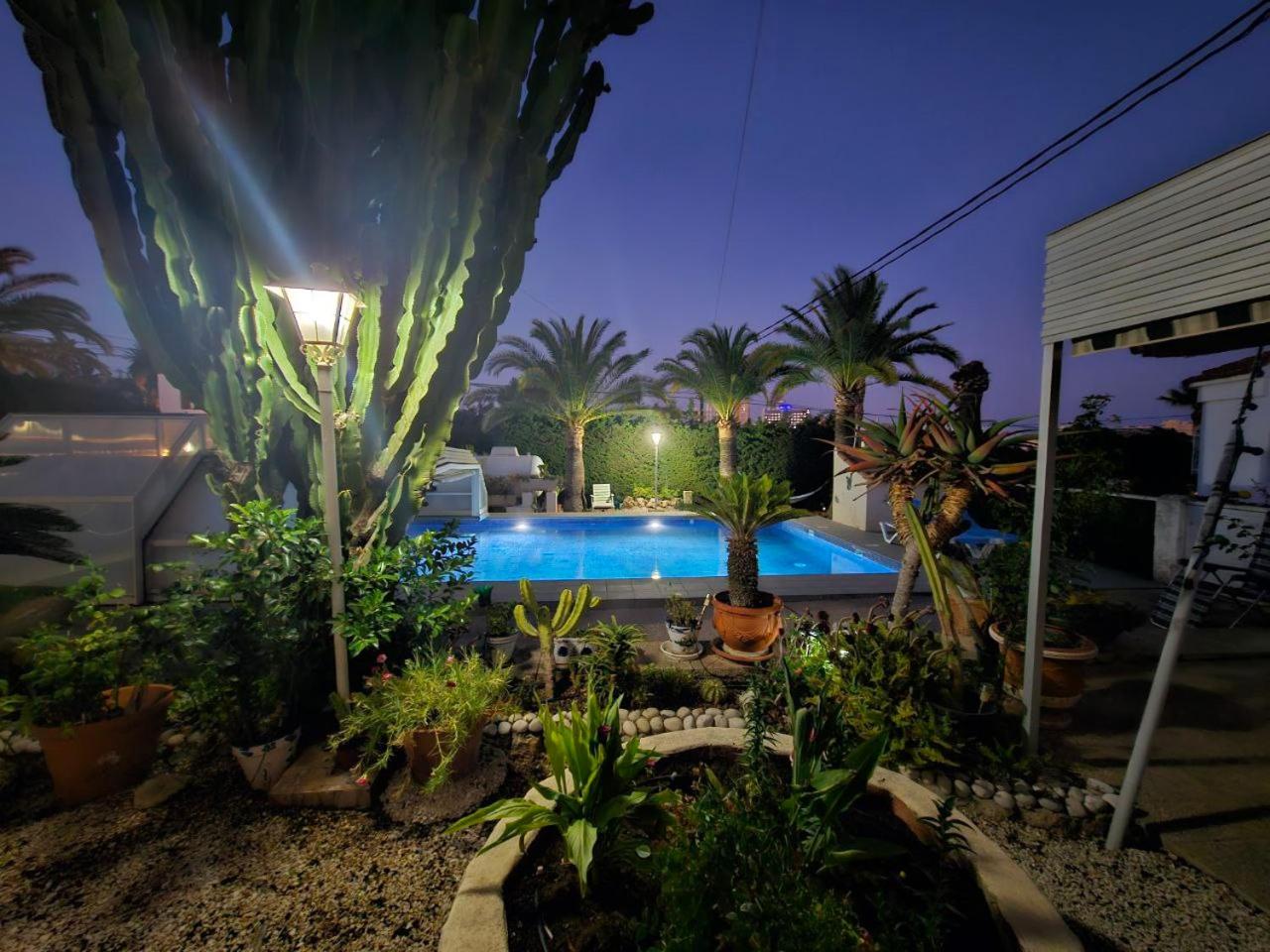 Chalet Los Almendros con piscina privada