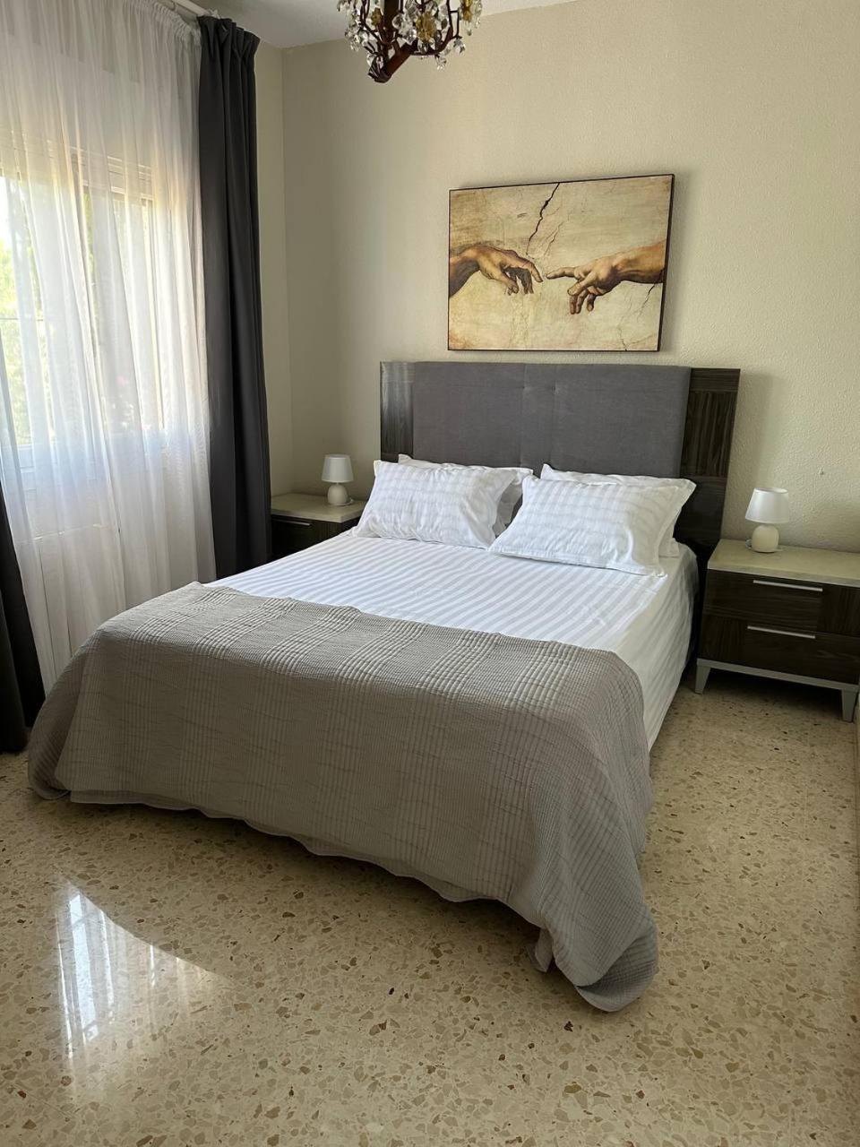 Chalet Los Almendros con piscina privada
