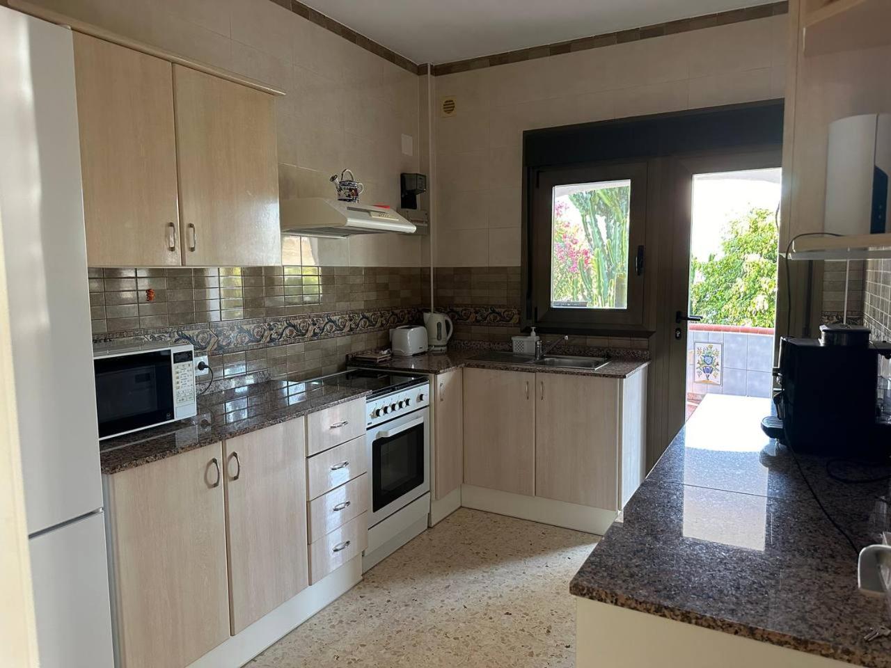 Chalet Los Almendros con piscina privada