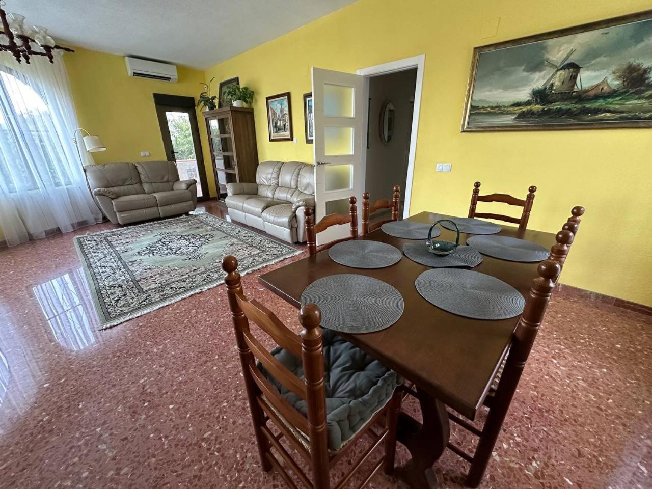 Chalet Los Almendros con piscina privada