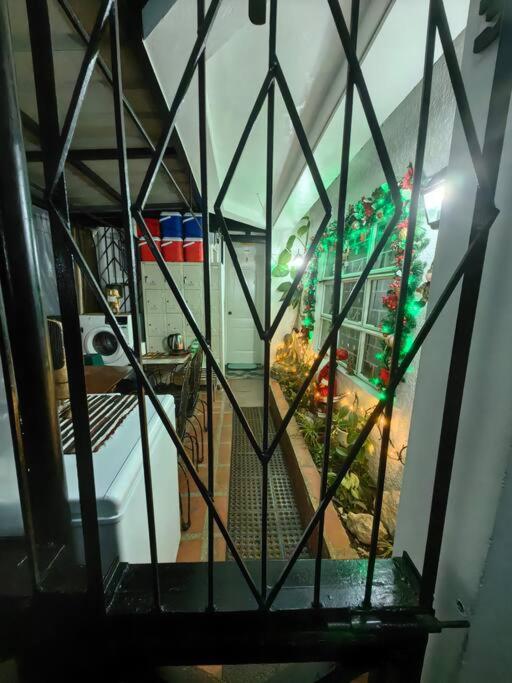 Bed and Breakfast Small Cozy Room with Balcony, T&B, Fast WiFi, Netflix view 5
