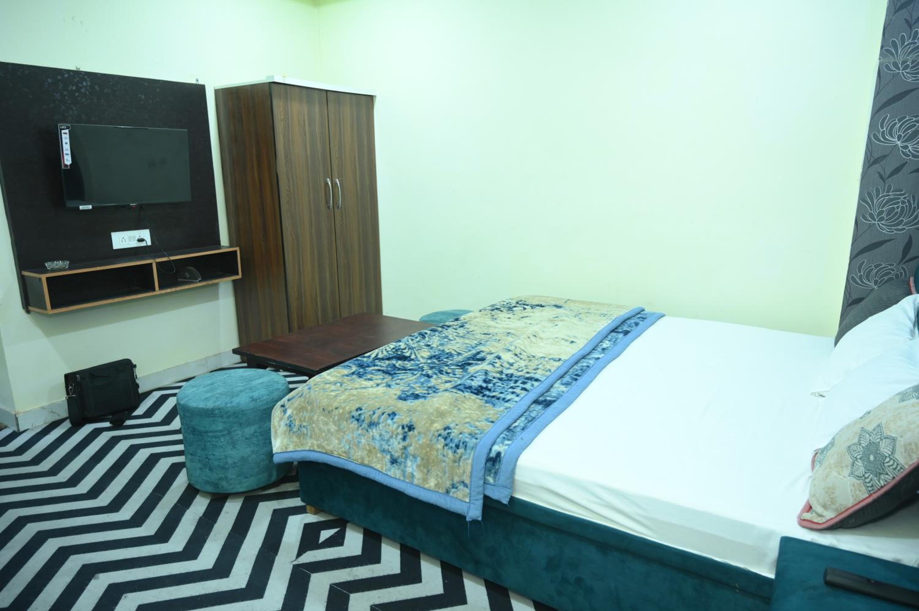 Hotel Royal 9 view 2