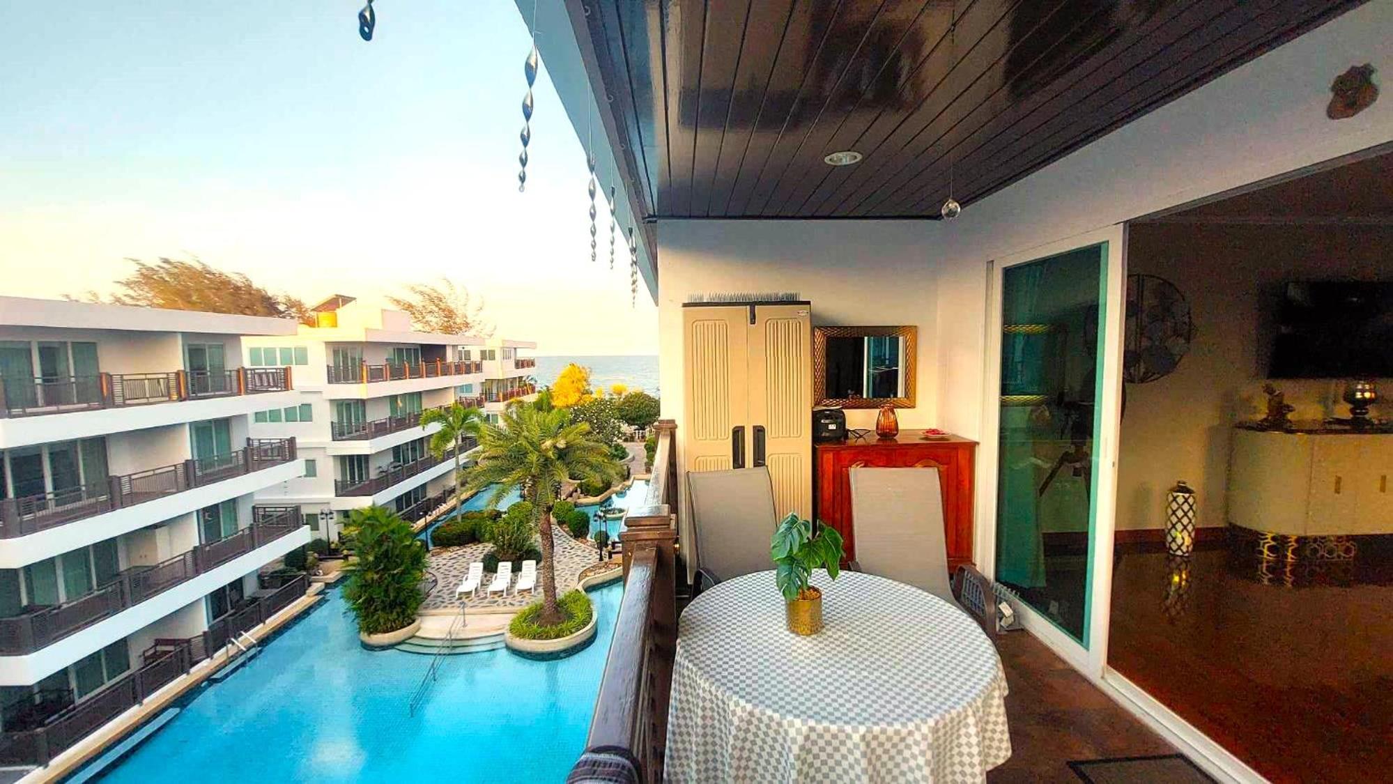 Beachfront Apartment with Balcony, Sea View & Pool View - Cha Am - Hua Hin