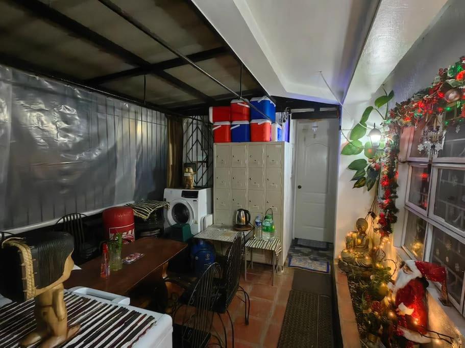 Bed and Breakfast Small Cozy Room with Balcony, T&B, Fast WiFi, Netflix view 3