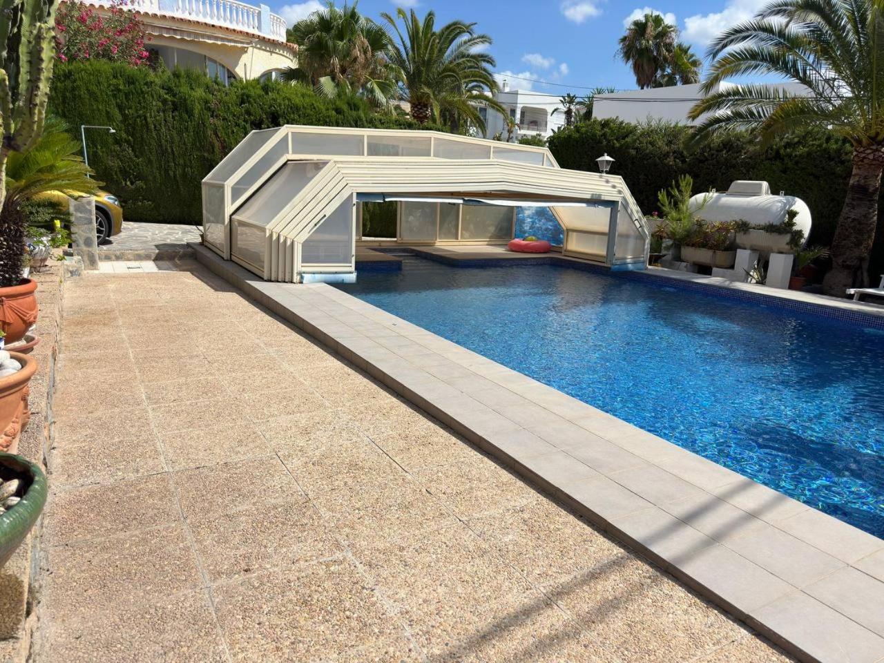 Chalet Los Almendros con piscina privada