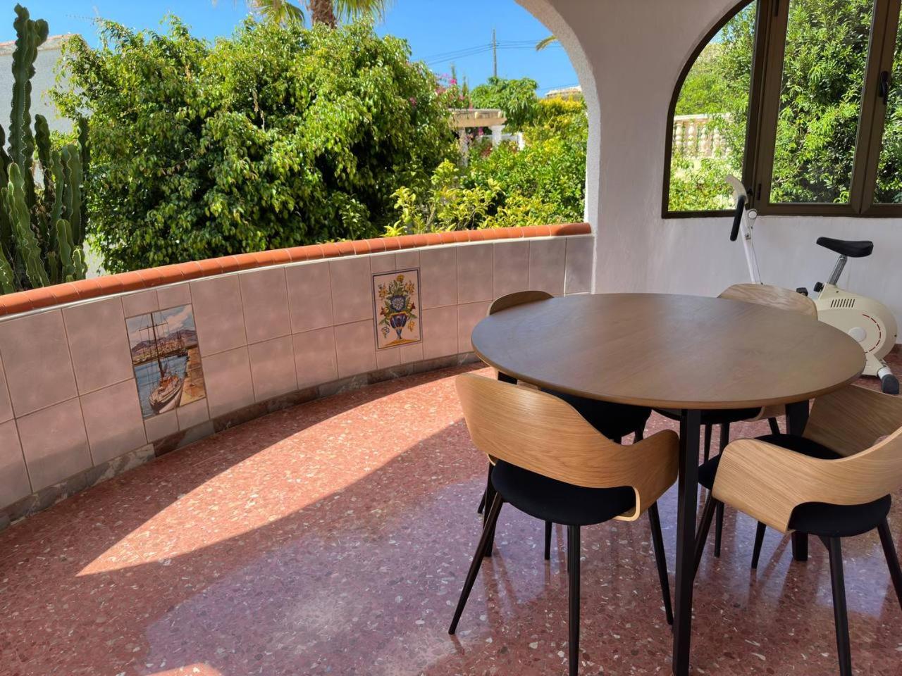 Chalet Los Almendros con piscina privada