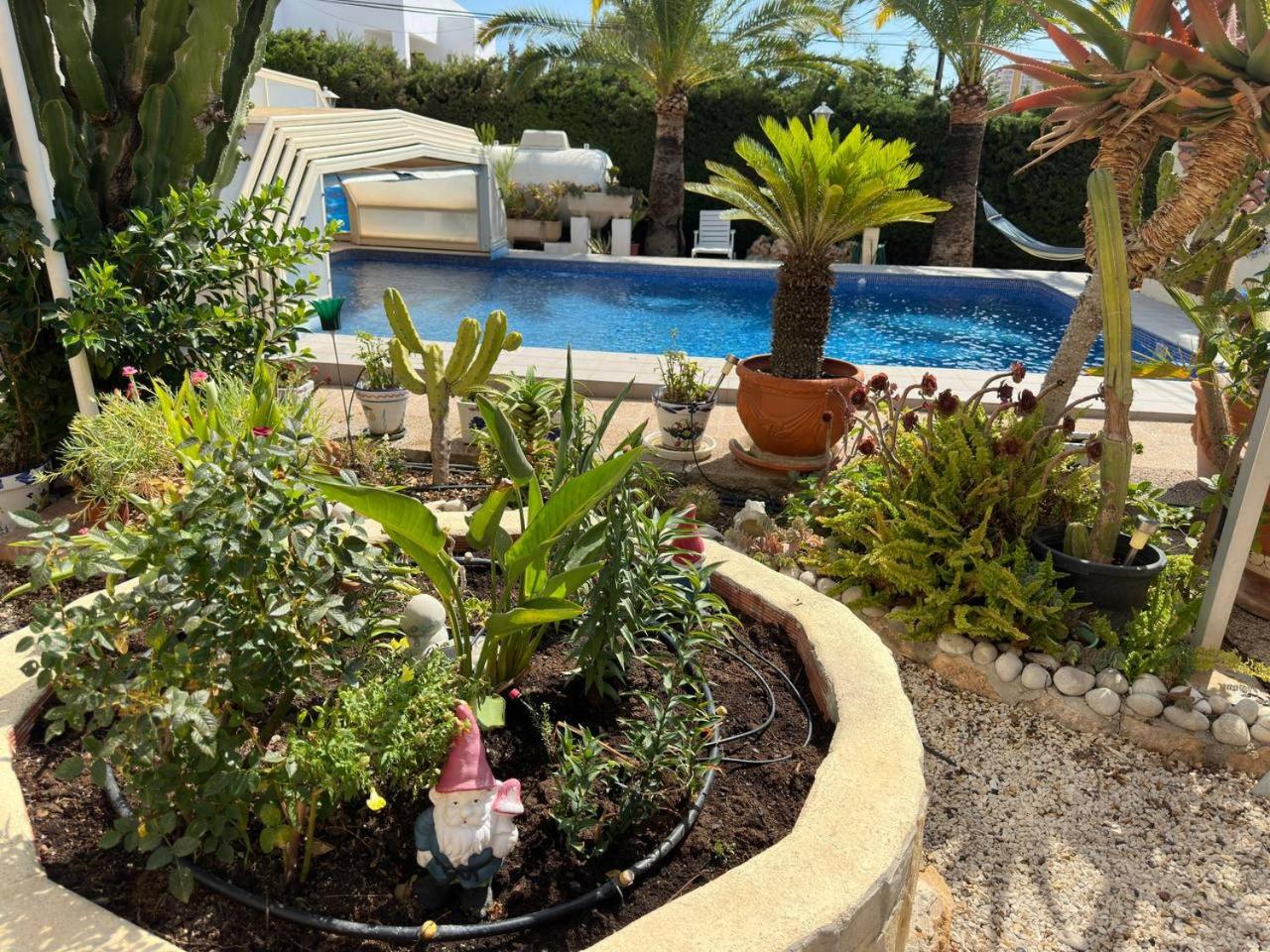 Chalet Los Almendros con piscina privada