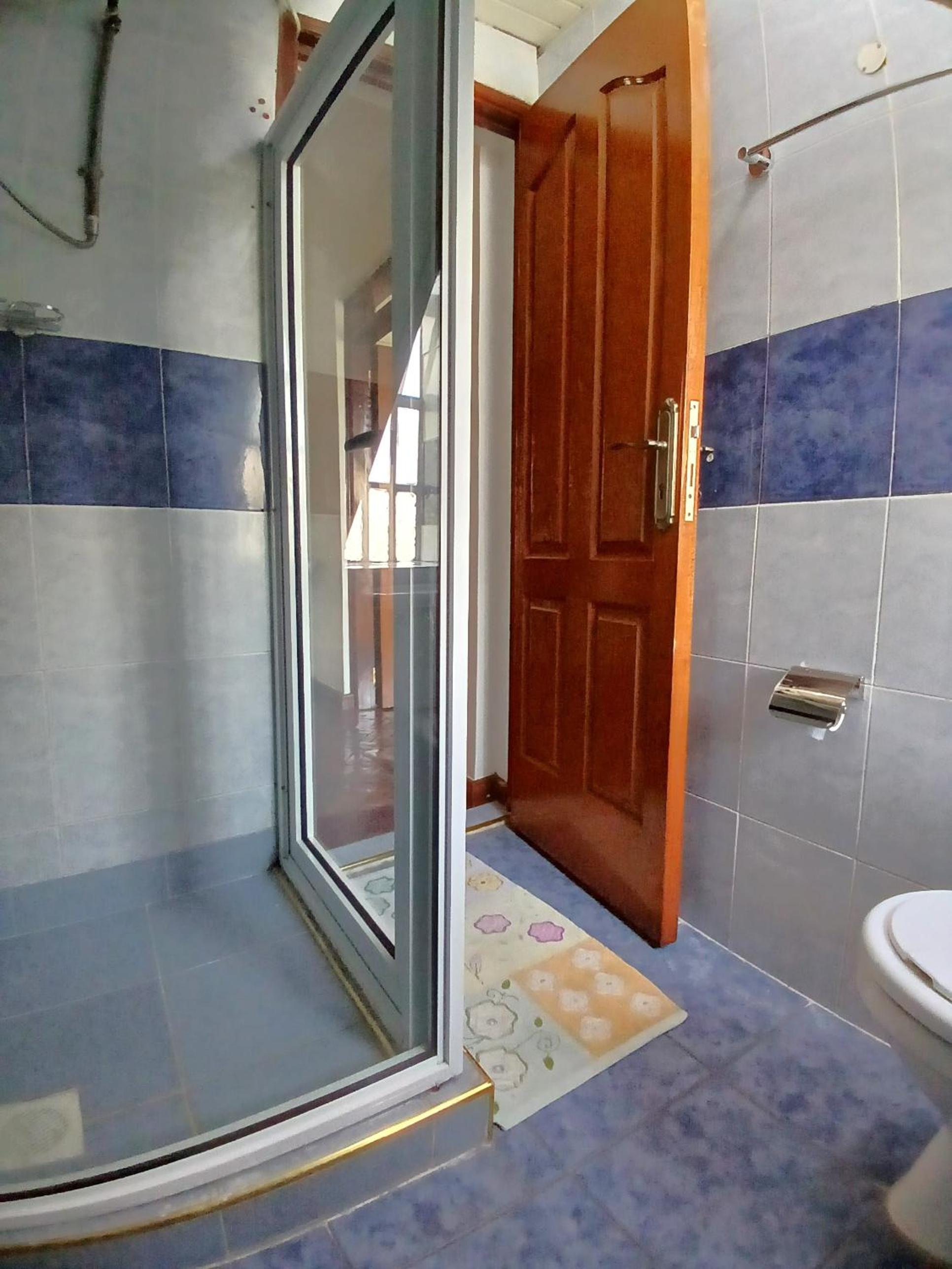 Lavington Budget Ensuite Room