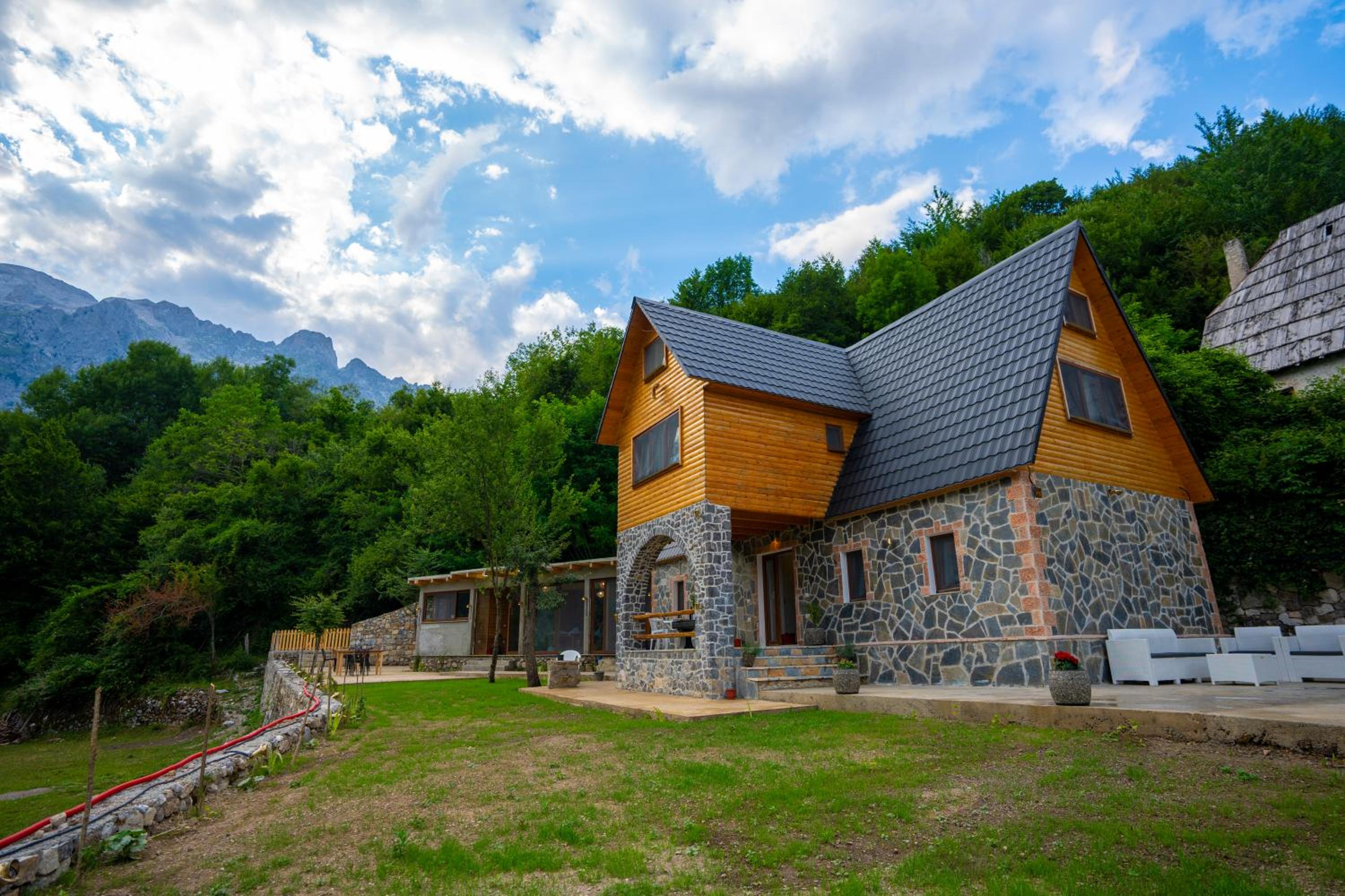 villa prelatheth