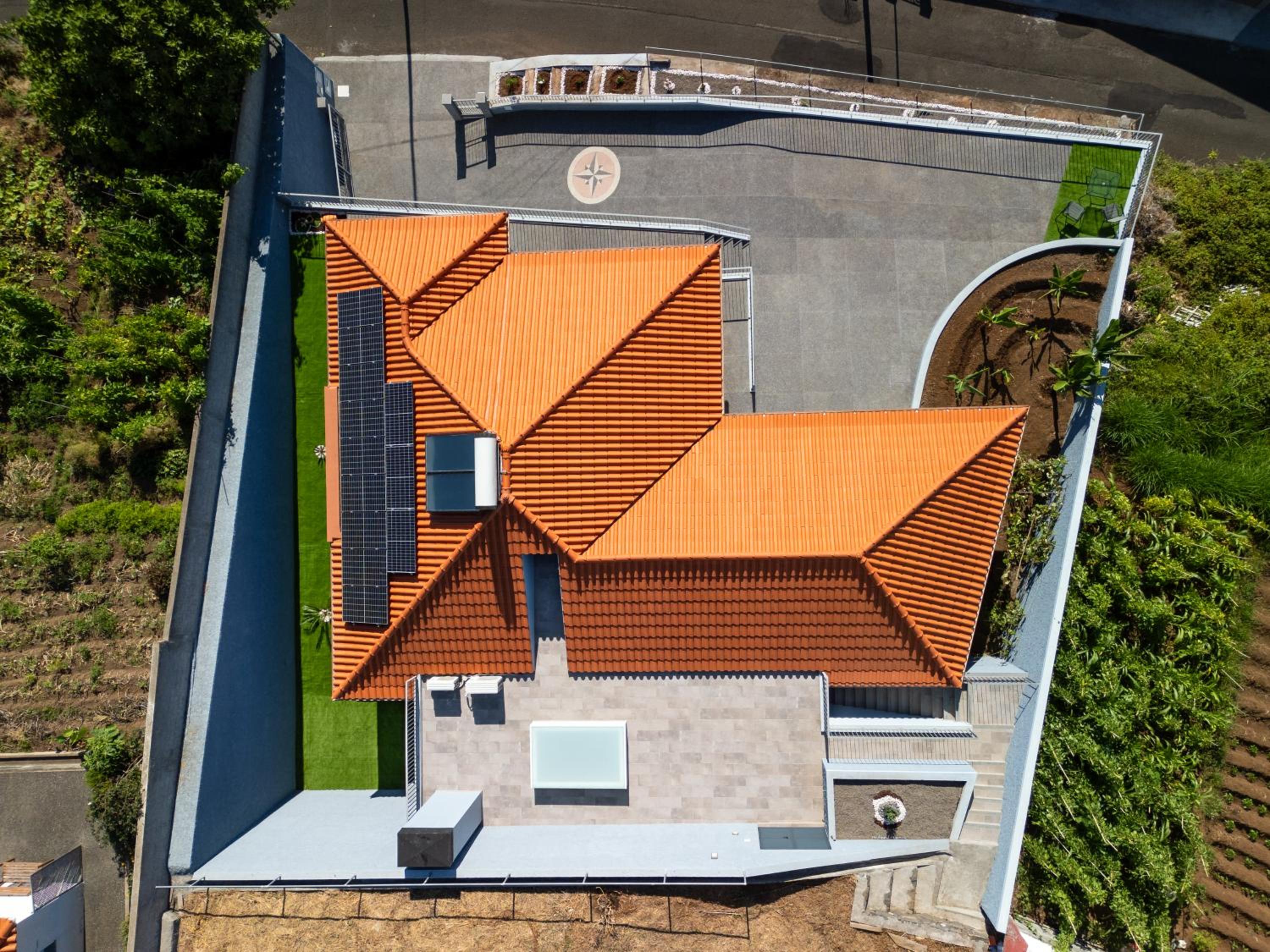 Calheta Paradise Holiday Home - Free Parking & Views