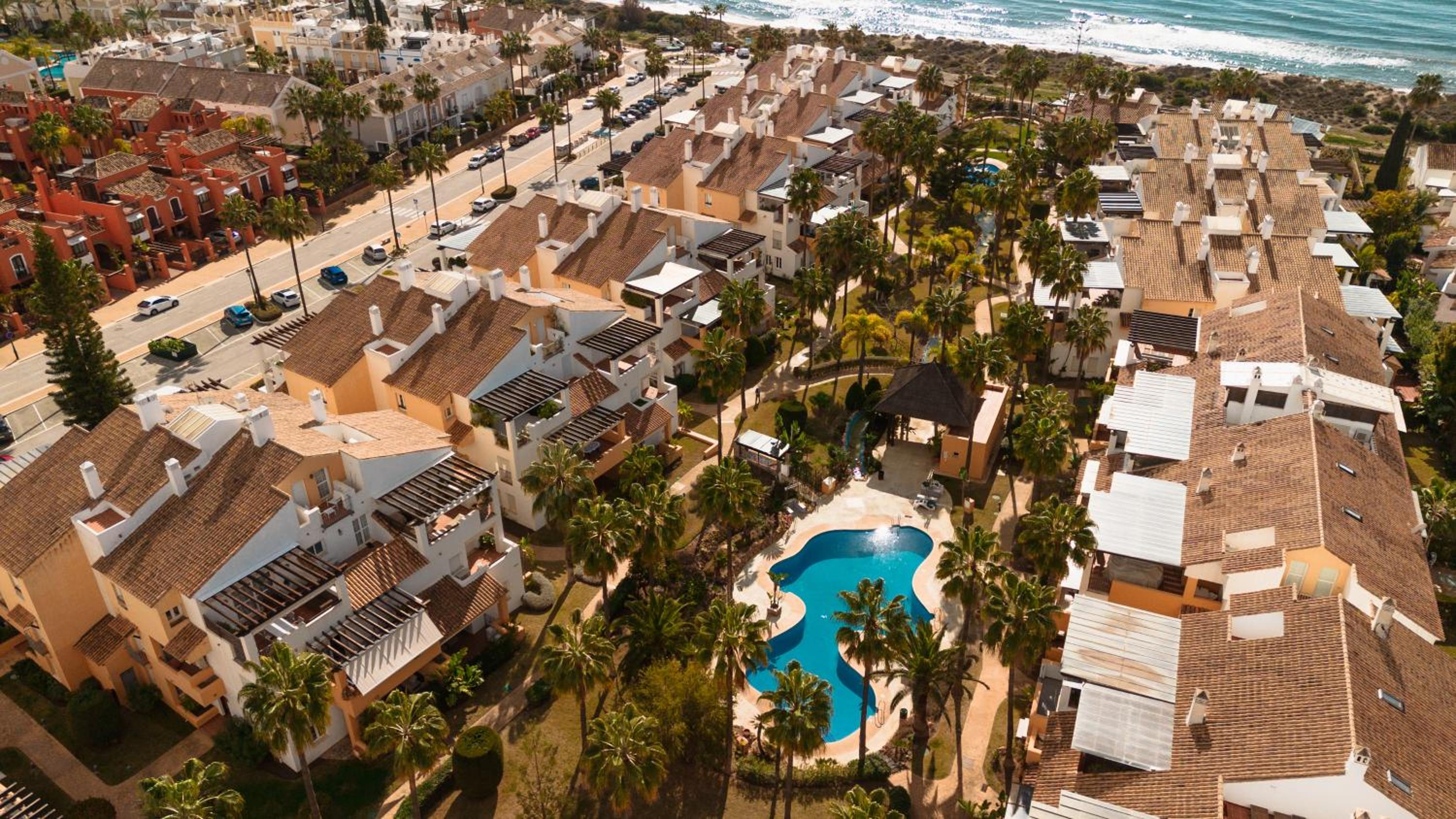 Renovated apartment with garden and direct beach access, Marbella East view 3