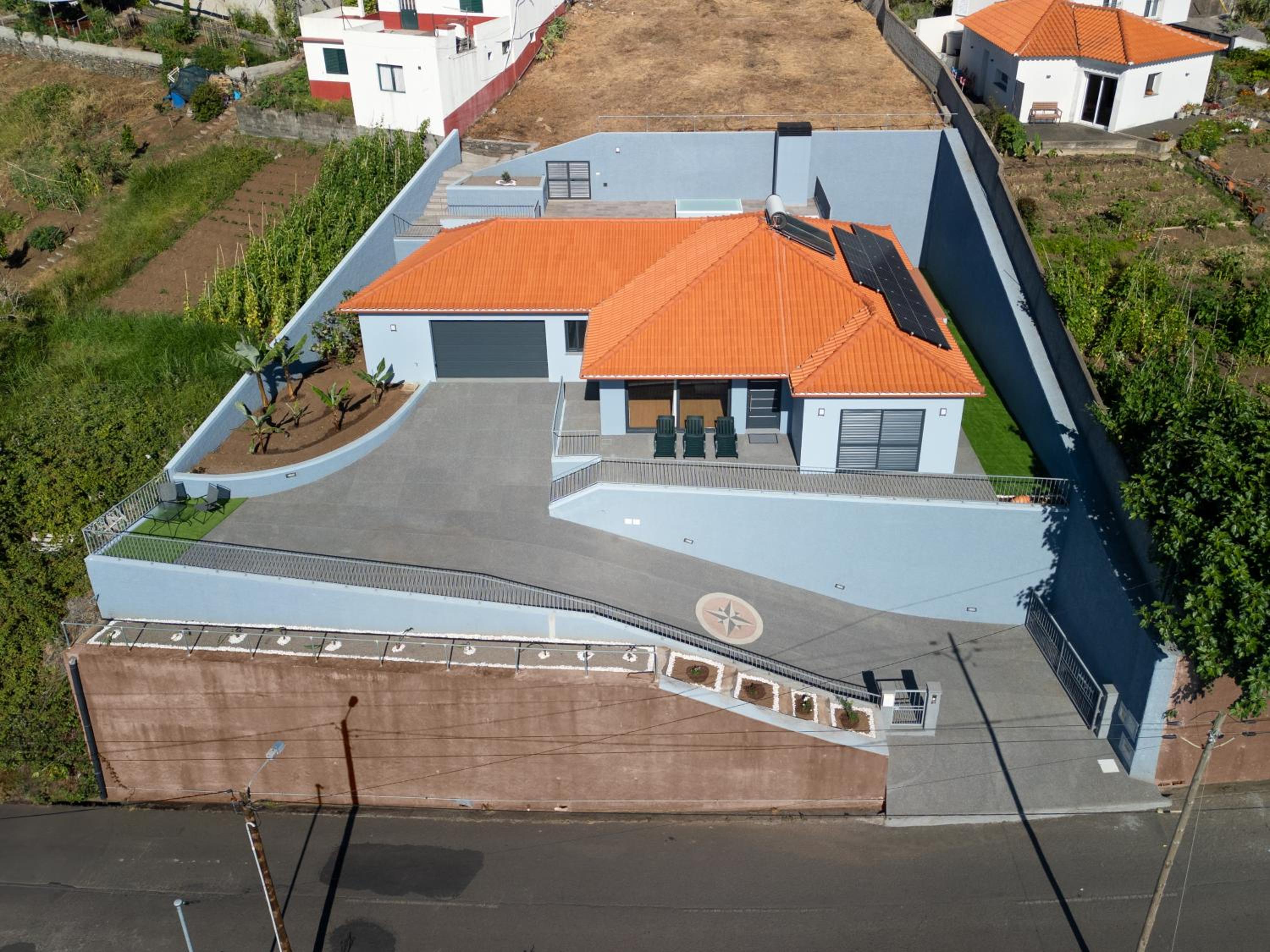Calheta Paradise Holiday Home - Free Parking & Views
