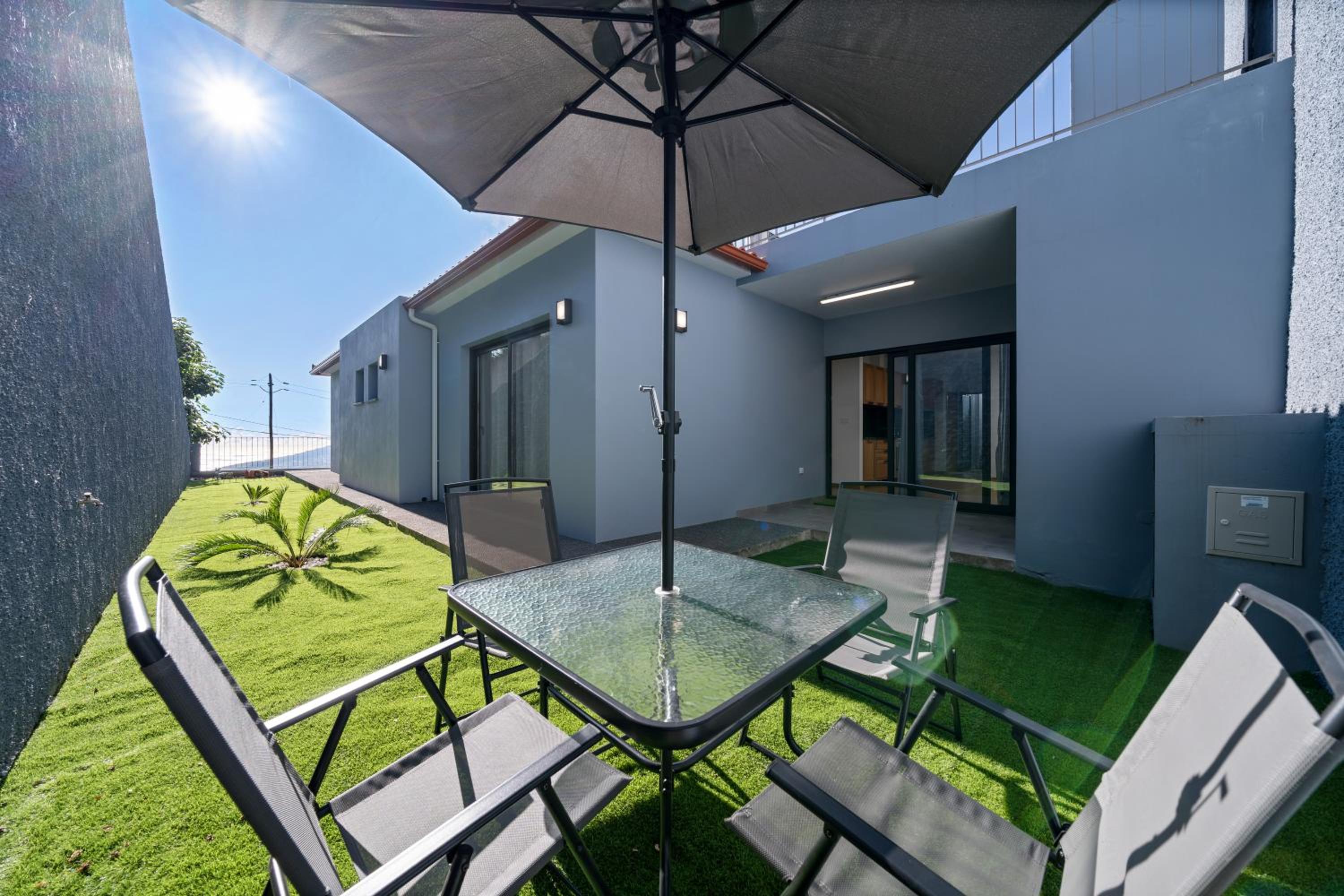 Calheta Paradise Holiday Home - Free Parking & Views