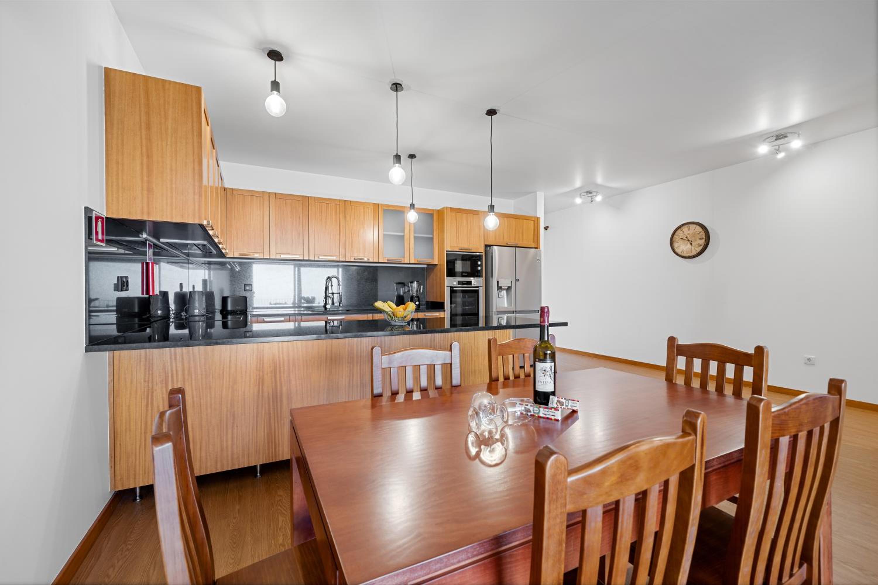 Calheta Paradise Holiday Home - Free Parking & Views