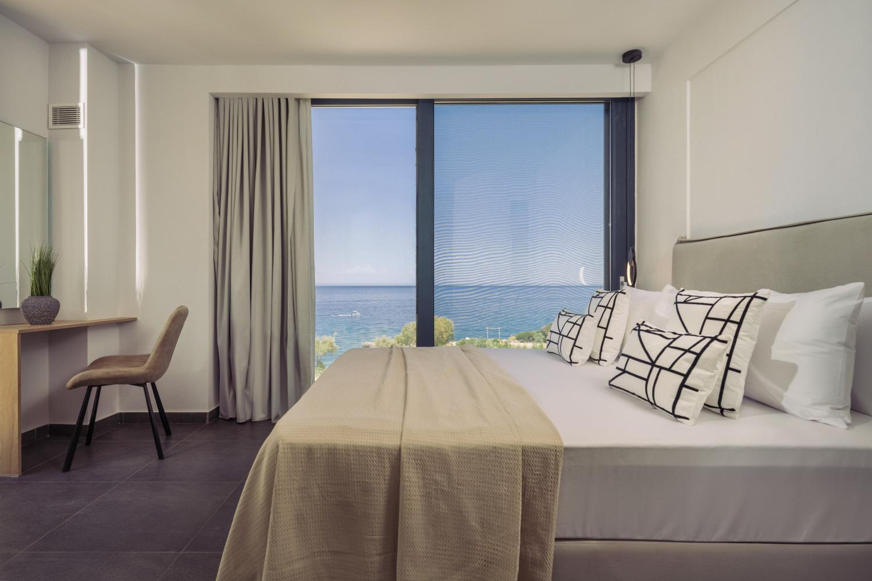 Terra Petra Luxury Villa - The Seafront Retreat view 4