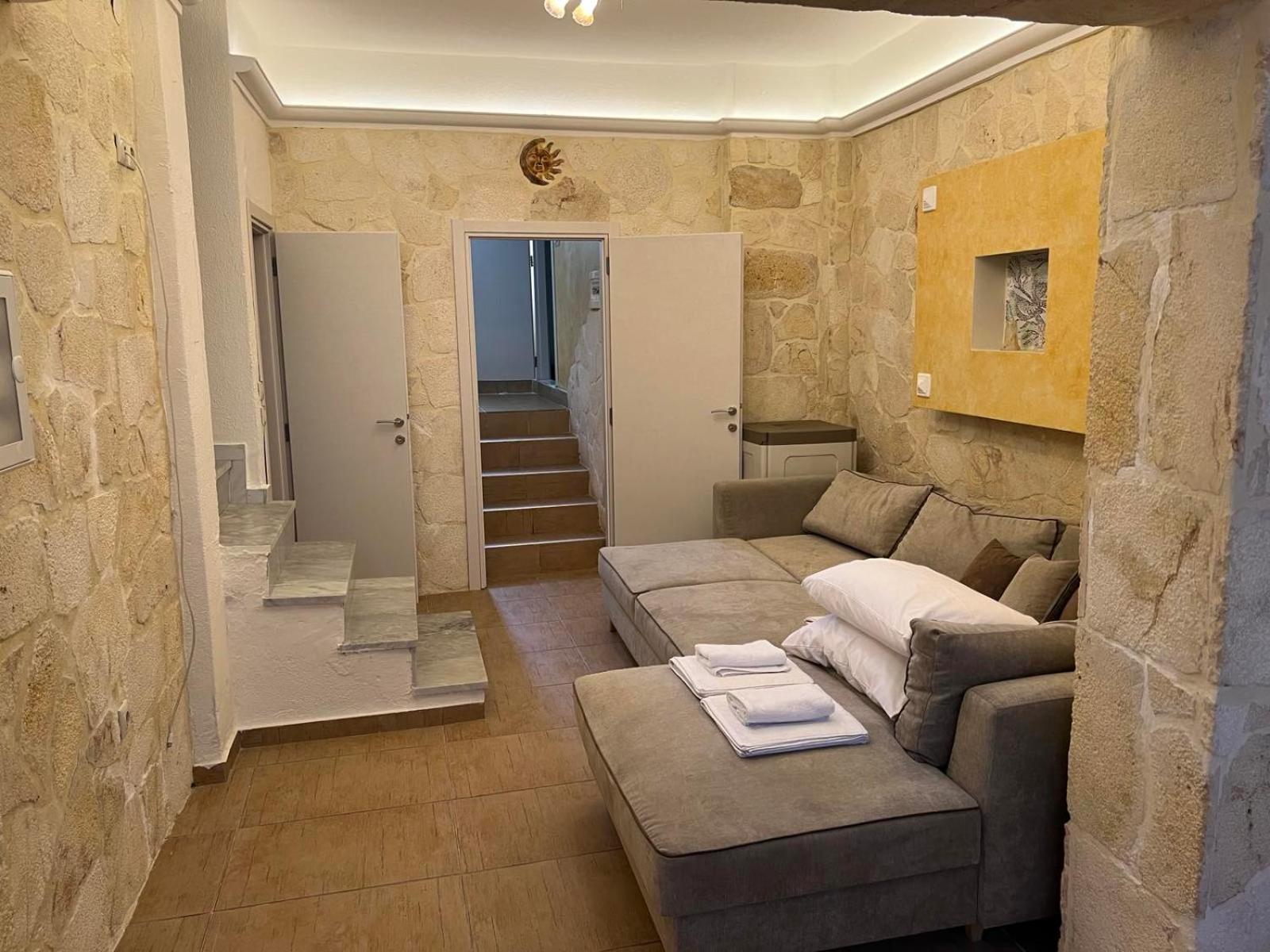 HOUSE ALLA