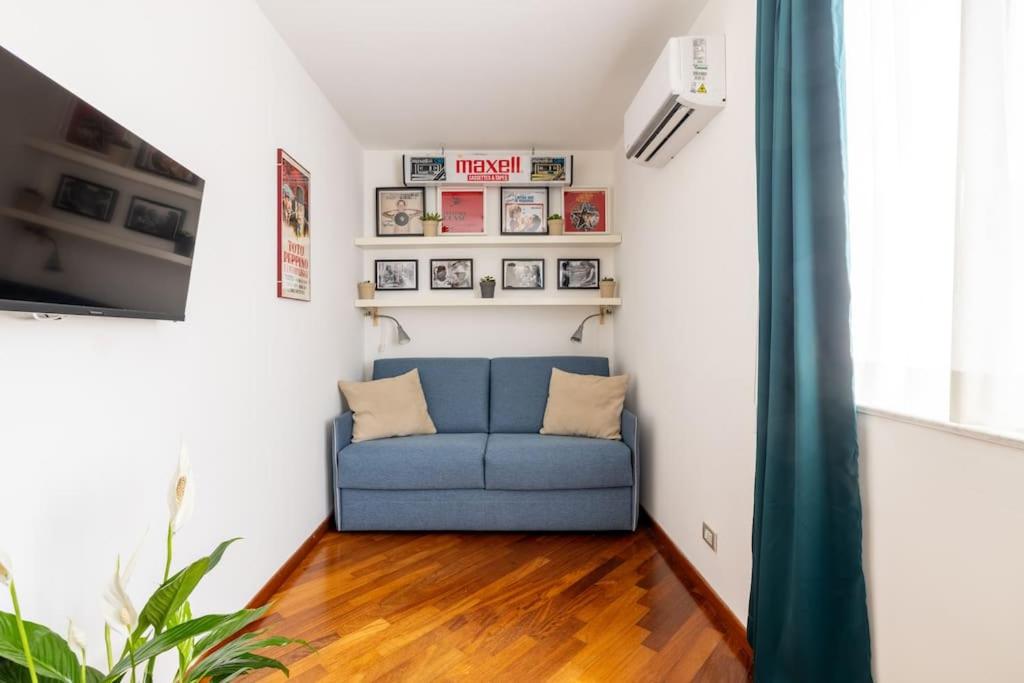 STRACULT HOUSE Suggestive and Vintage-pop Apartment