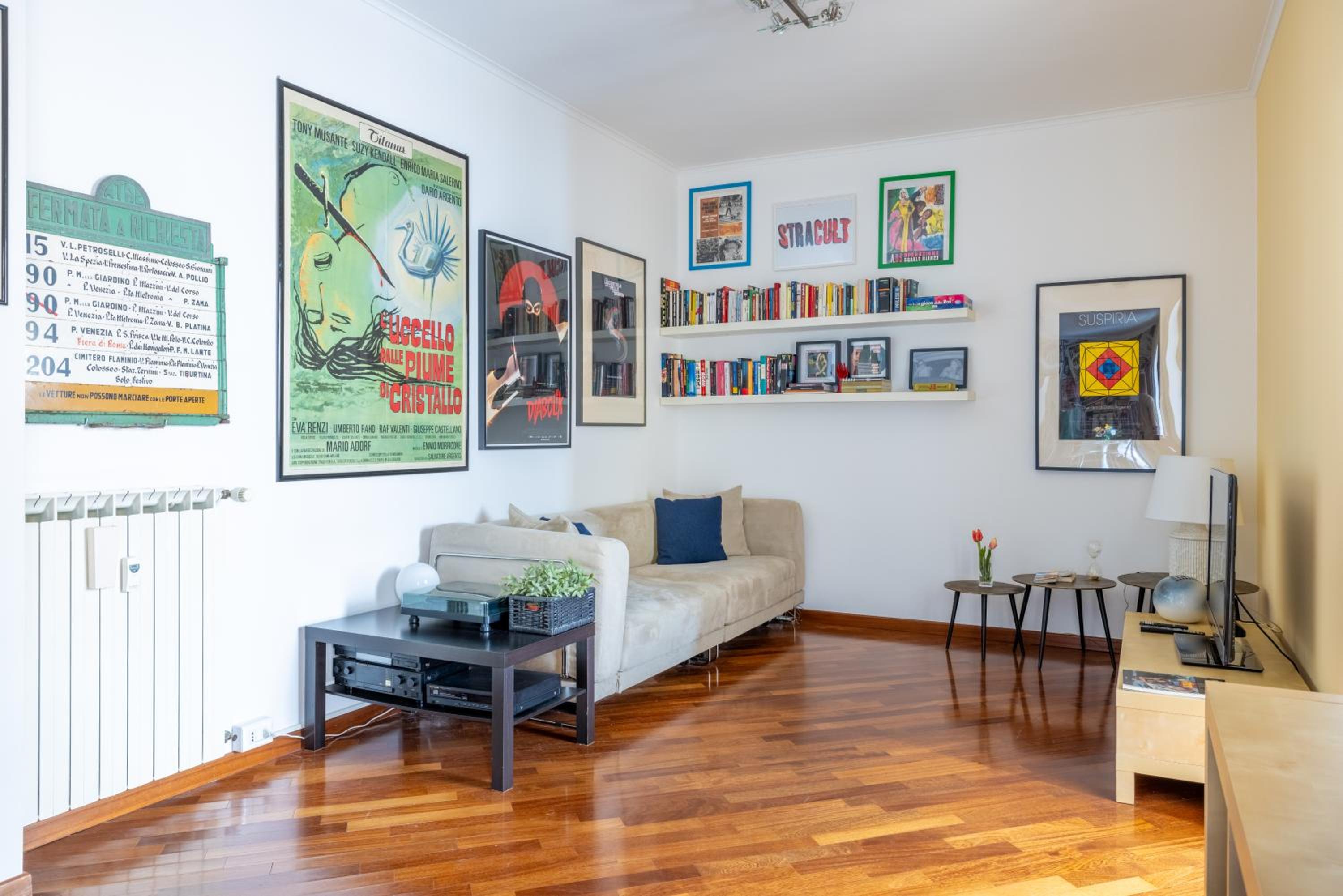 STRACULT HOUSE Suggestive and Vintage-pop Apartment