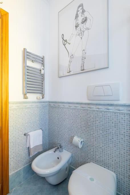 STRACULT HOUSE Suggestive and Vintage-pop Apartment