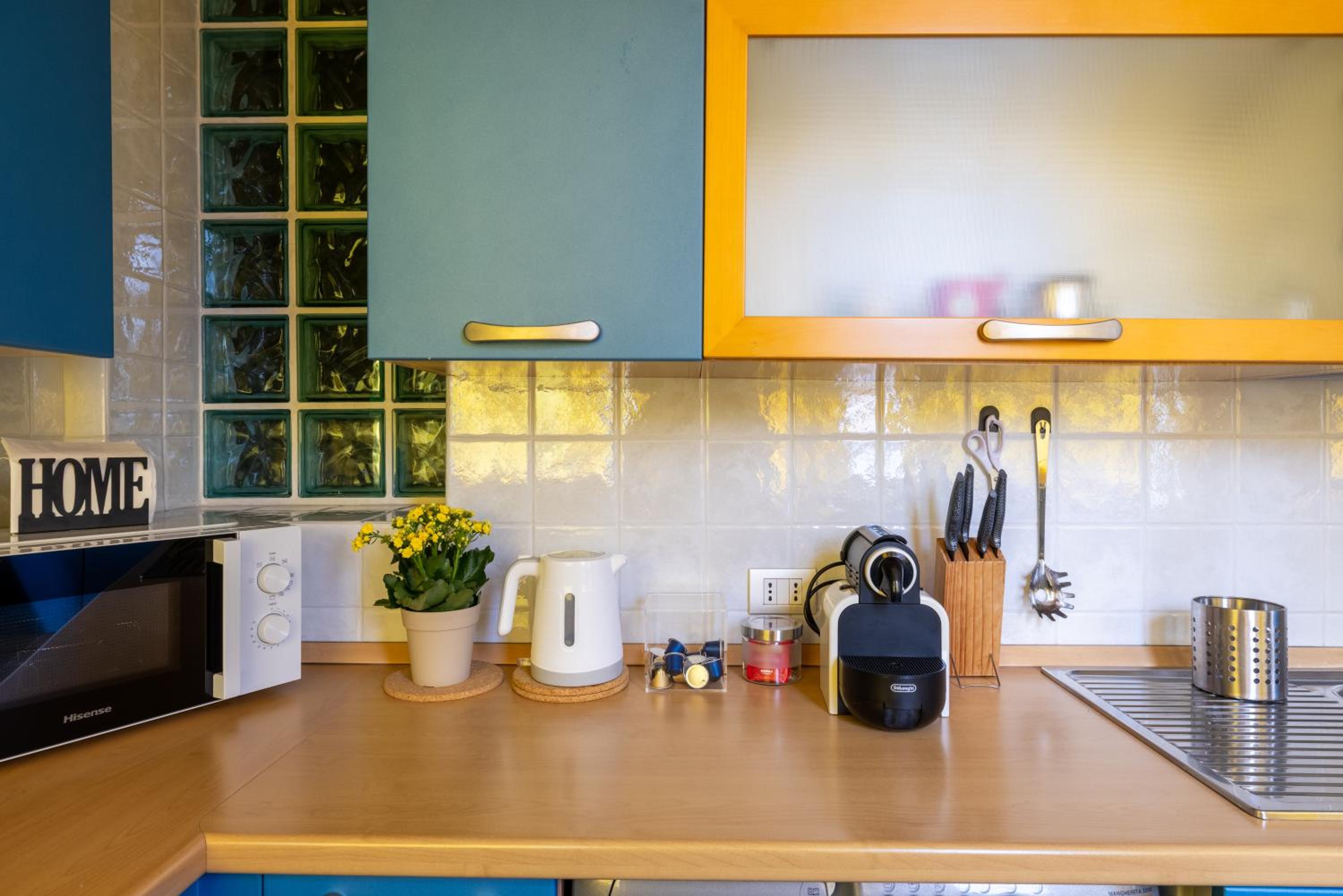 STRACULT HOUSE Suggestive and Vintage-pop Apartment
