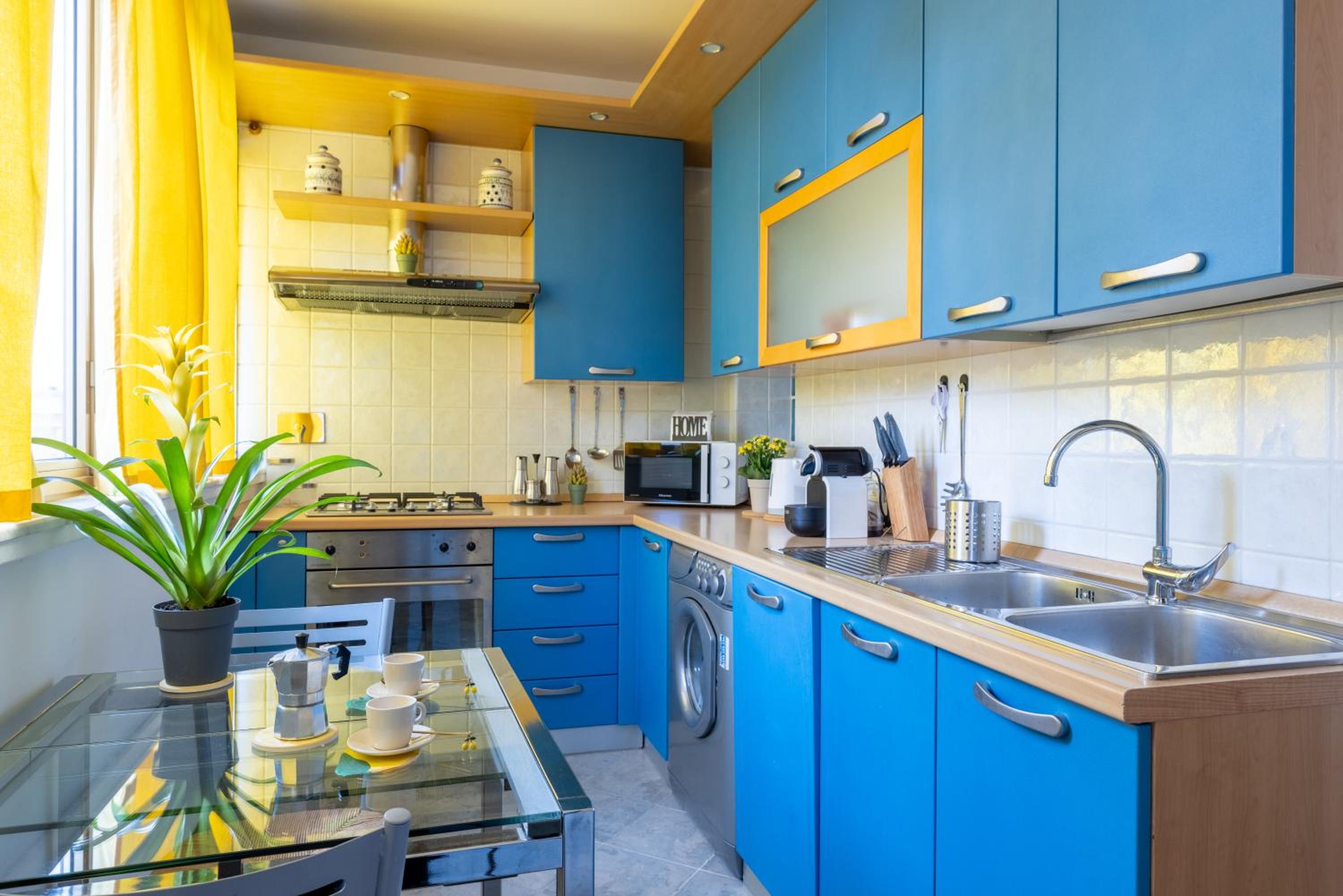 STRACULT HOUSE Suggestive and Vintage-pop Apartment