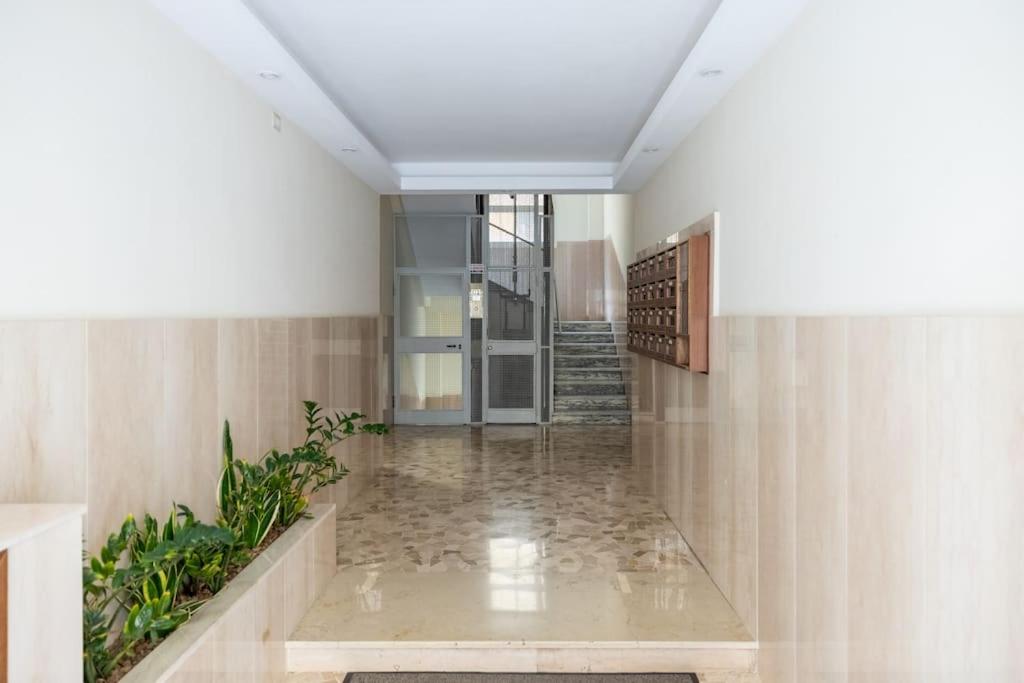 STRACULT HOUSE Suggestive and Vintage-pop Apartment
