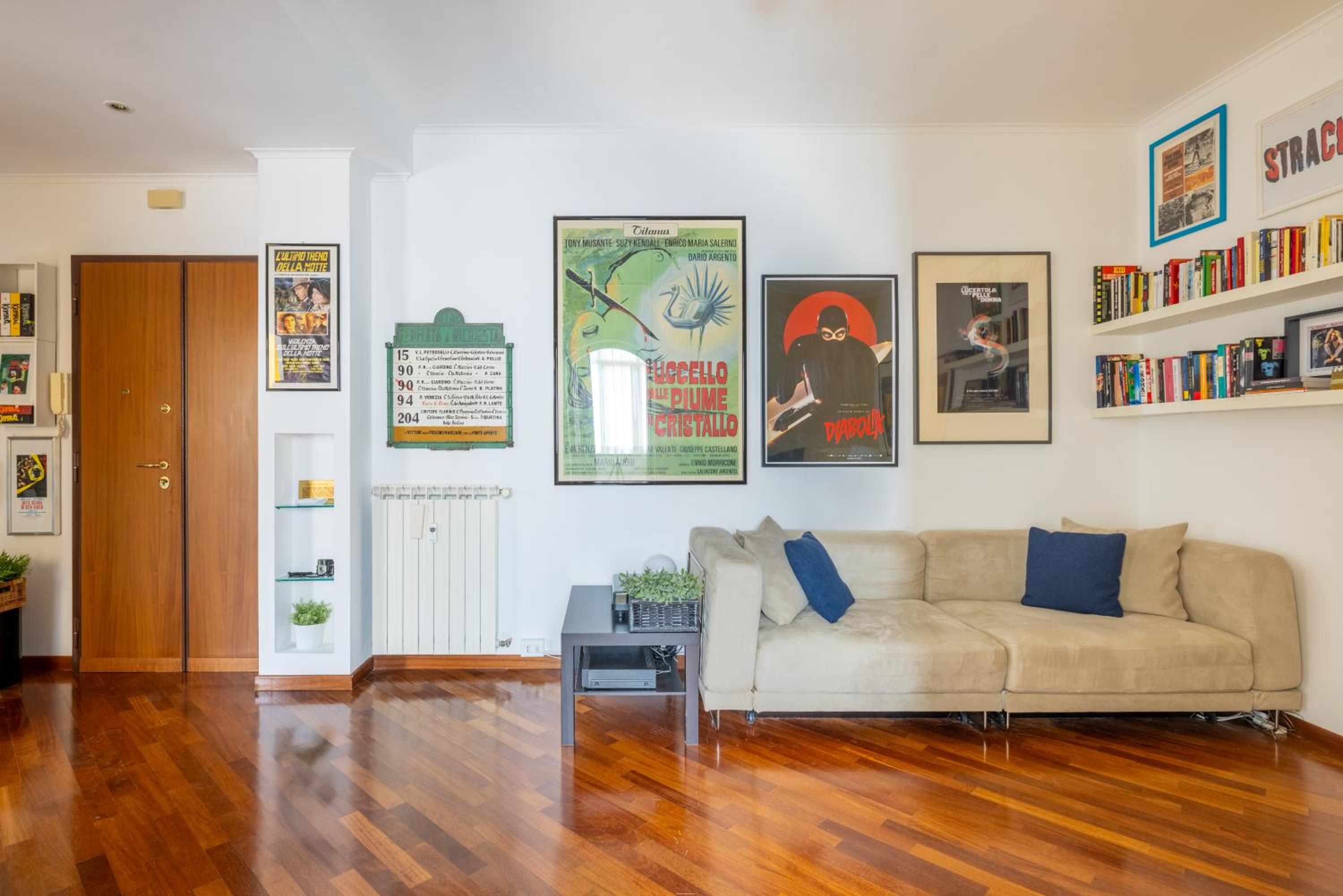 STRACULT HOUSE Suggestive and Vintage-pop Apartment