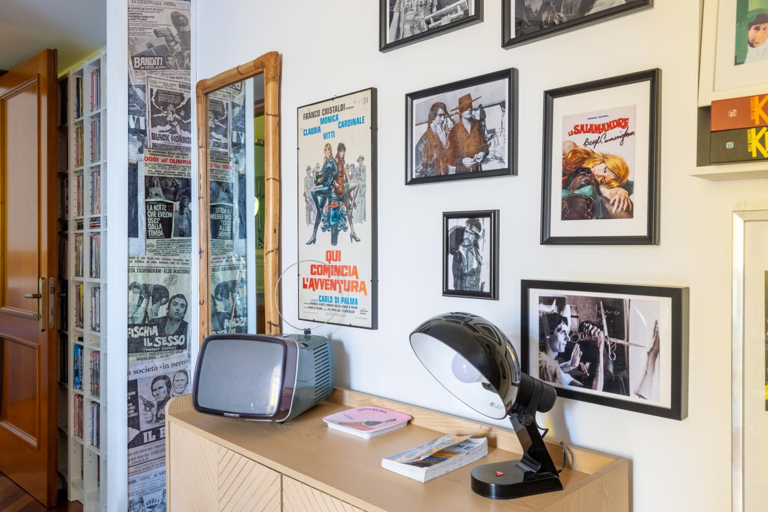STRACULT HOUSE Suggestive and Vintage-pop Apartment
