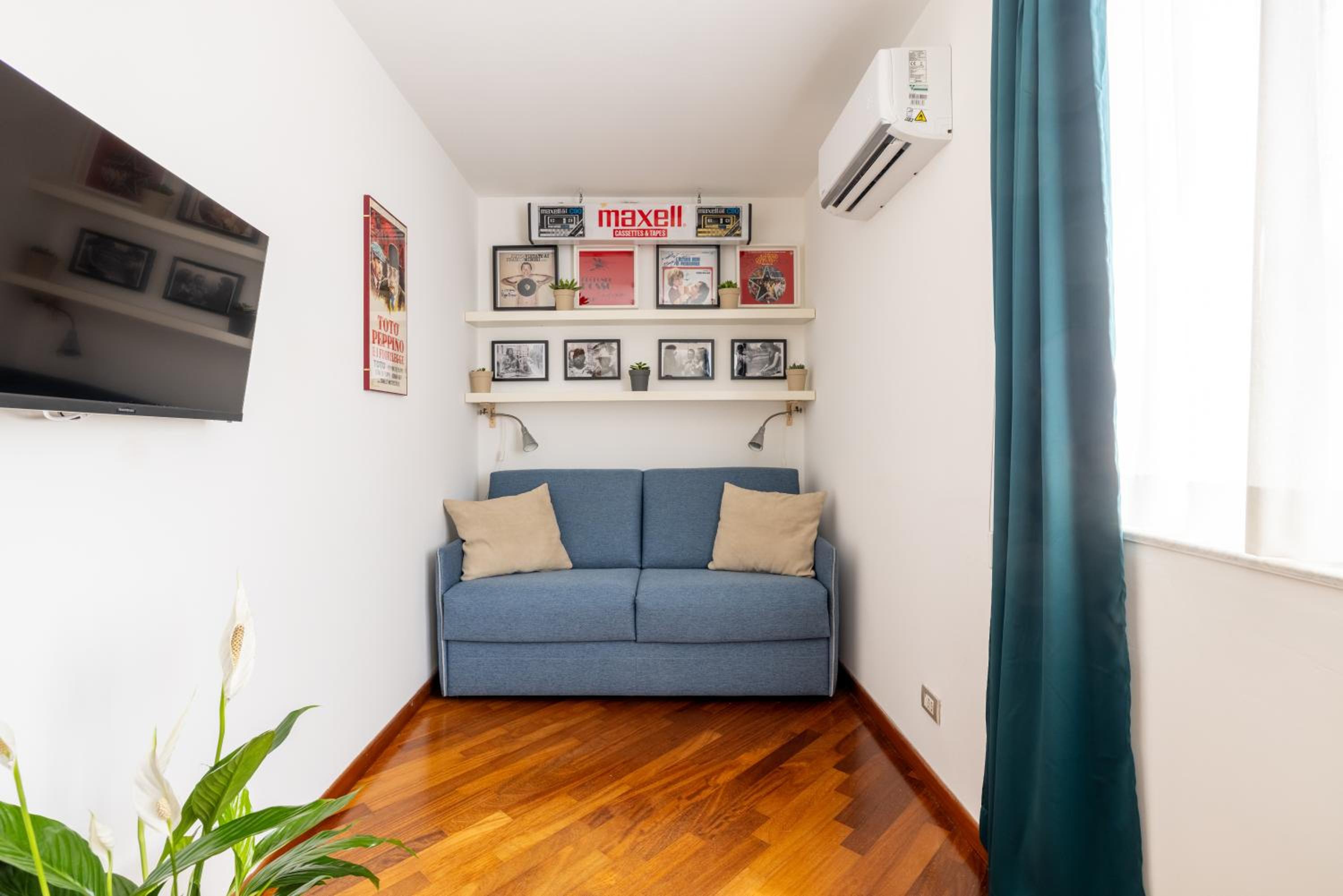 STRACULT HOUSE Suggestive and Vintage-pop Apartment