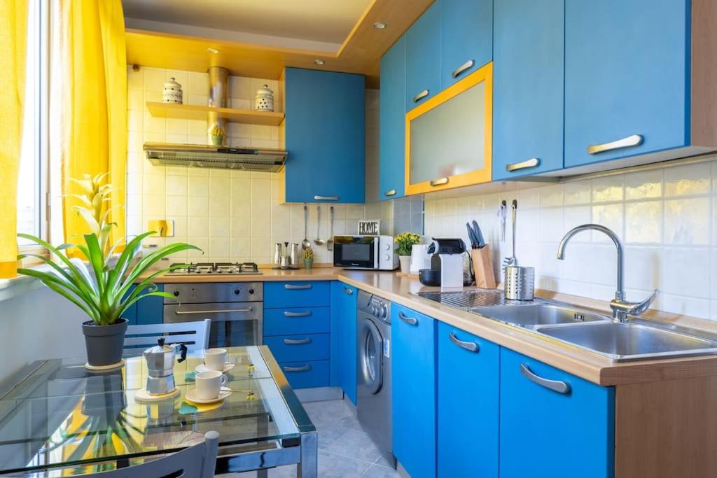STRACULT HOUSE Suggestive and Vintage-pop Apartment