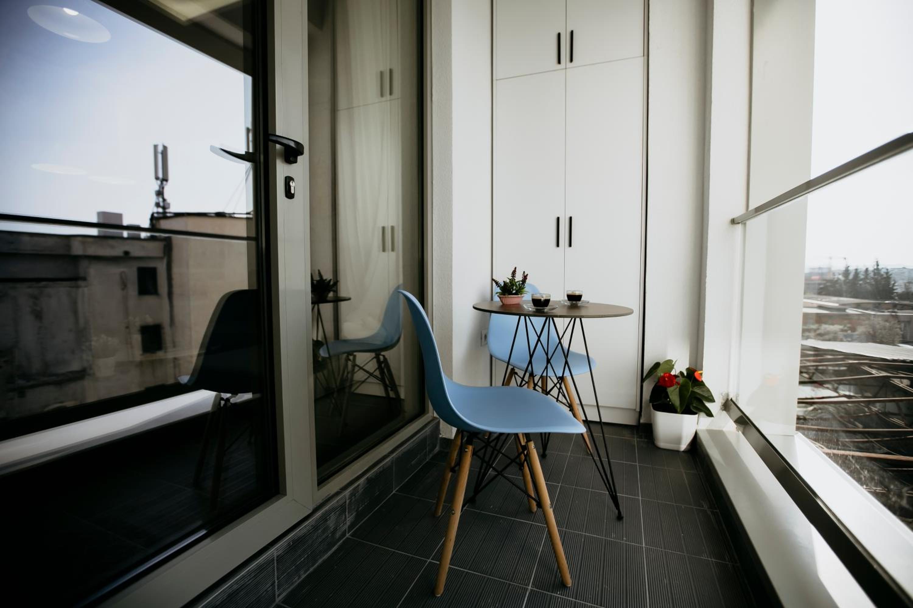 stylish nest @15 min to center